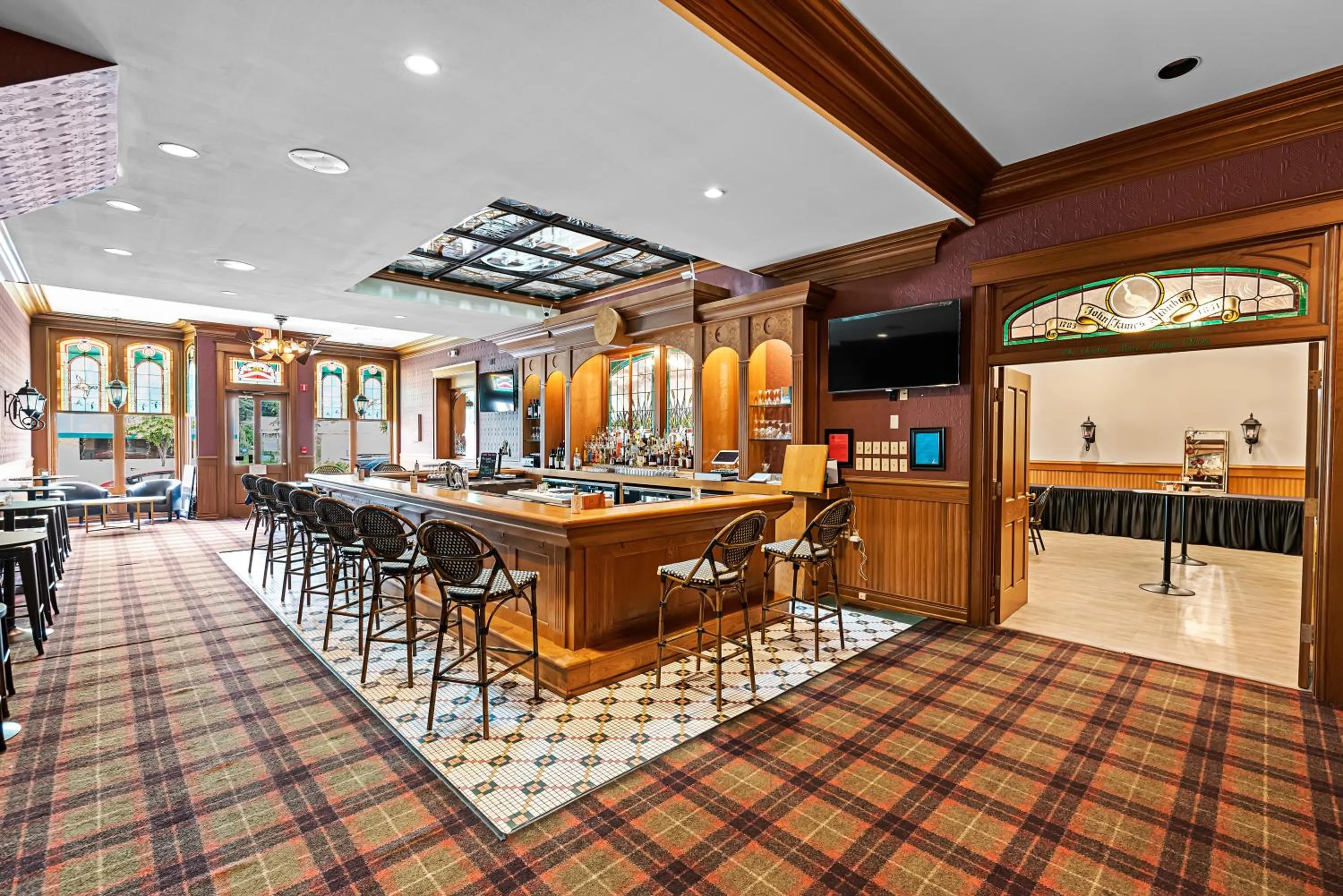 Lounge or bar in The Audubon Inn LLC