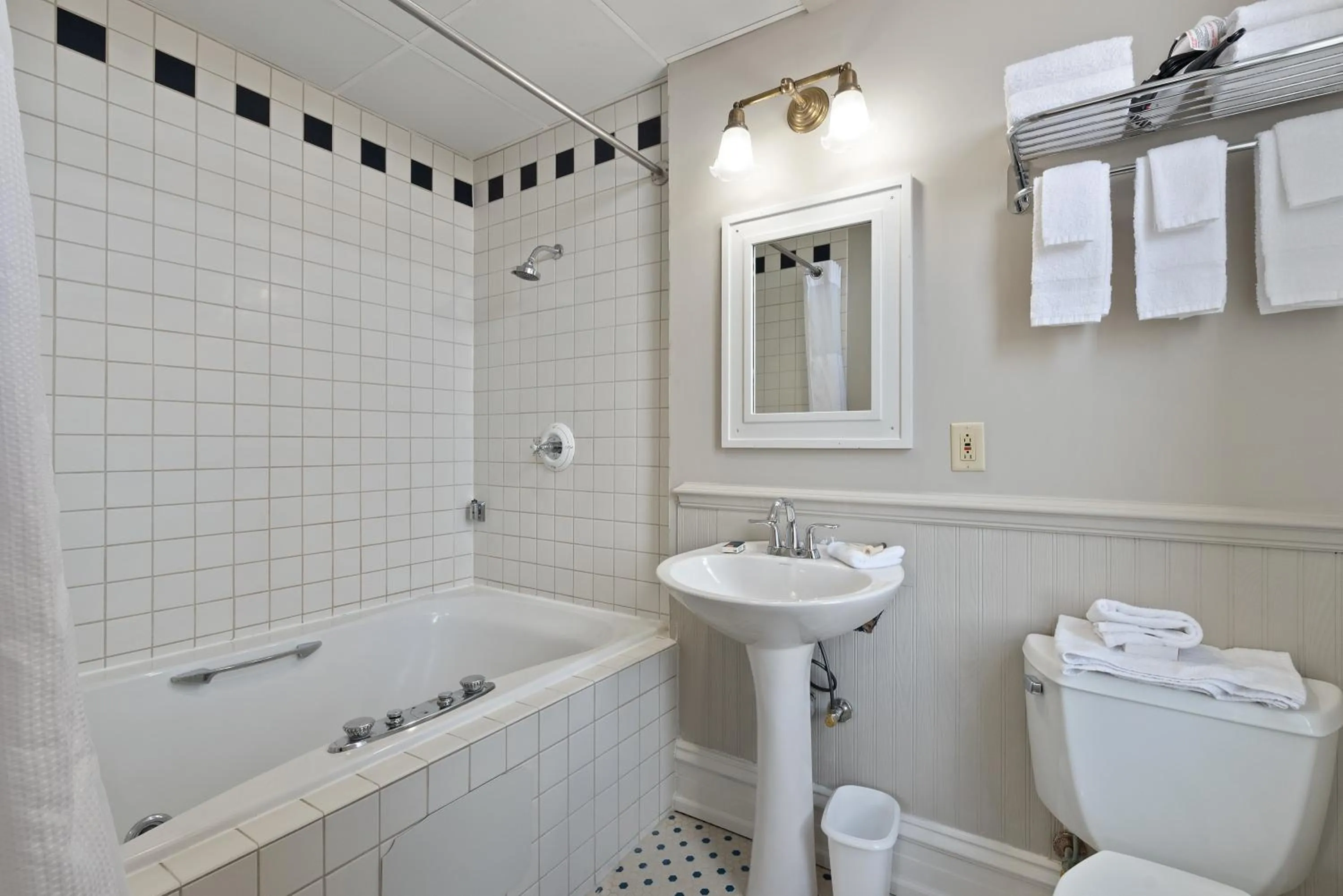 Bathroom in The Audubon Inn LLC
