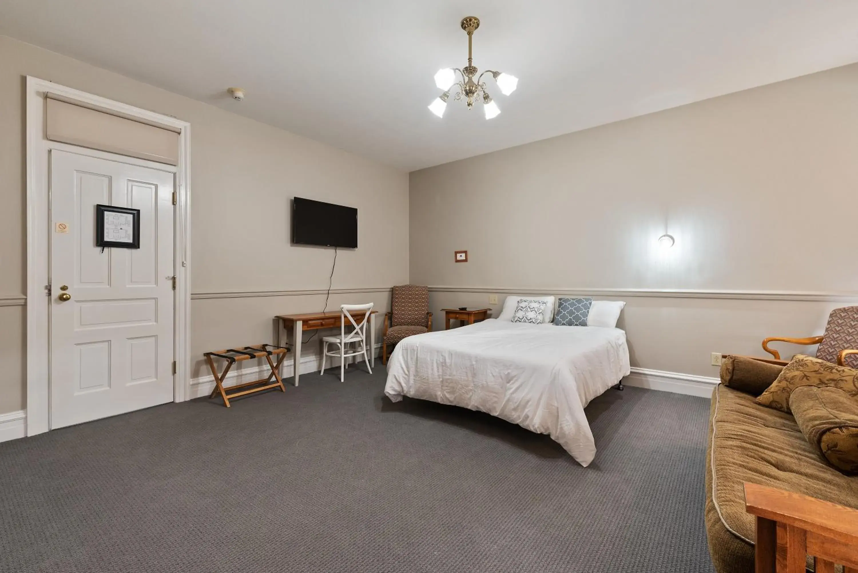 Queen Room - single occupancy in The Audubon Inn LLC Queen Room - single occupancy in The Audubon Inn LLC