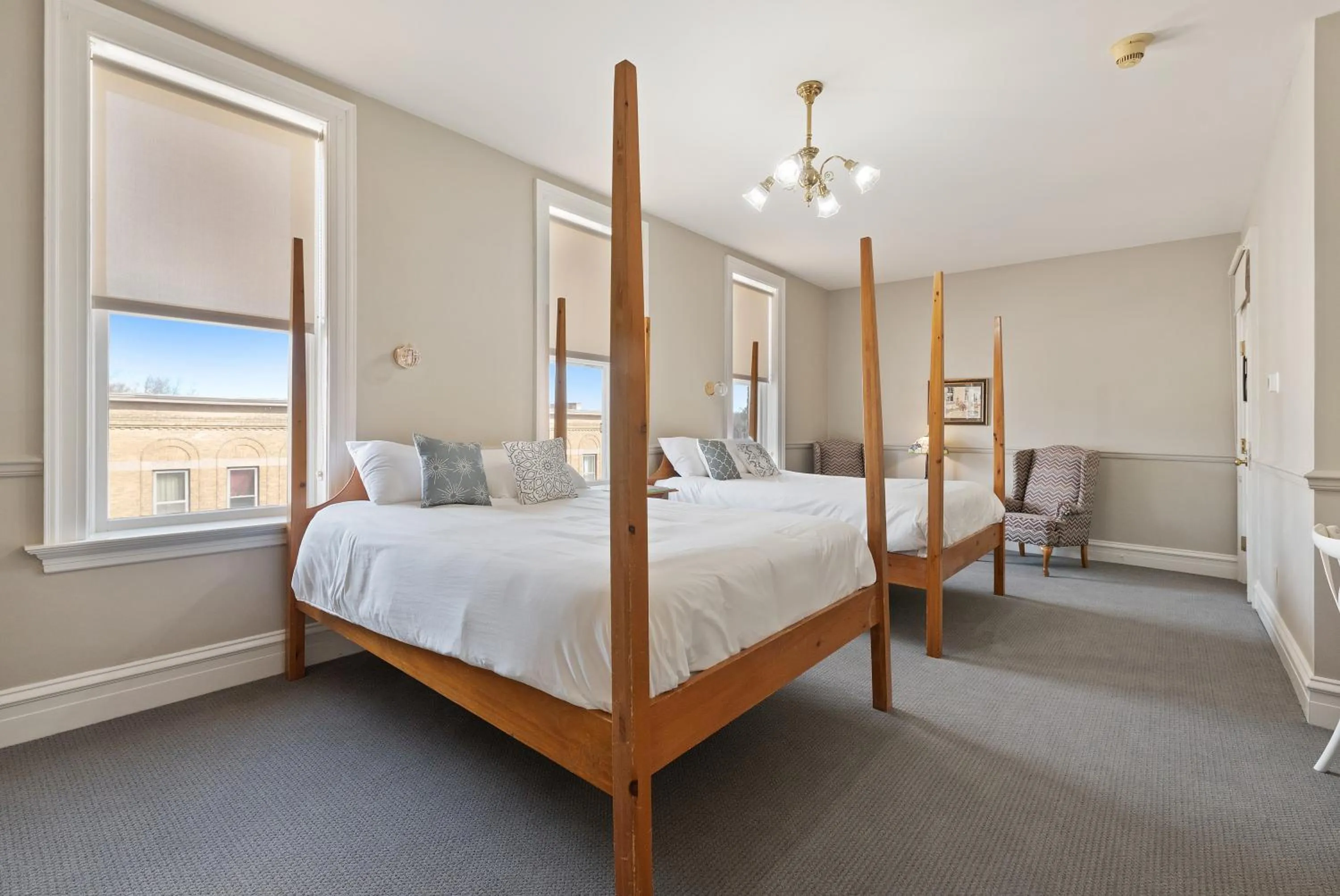 Bed in The Audubon Inn LLC