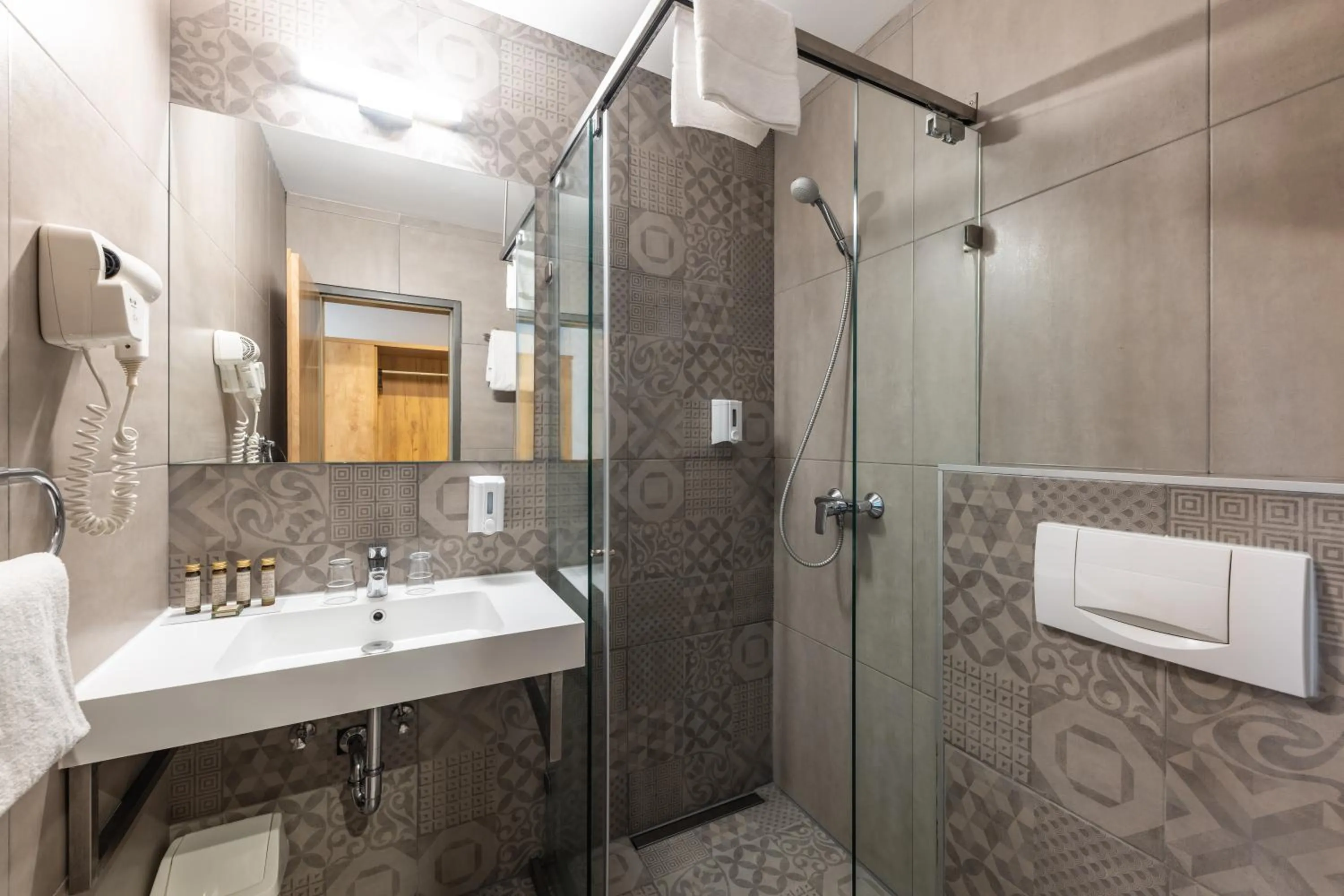 Shower in City Hotel Ring