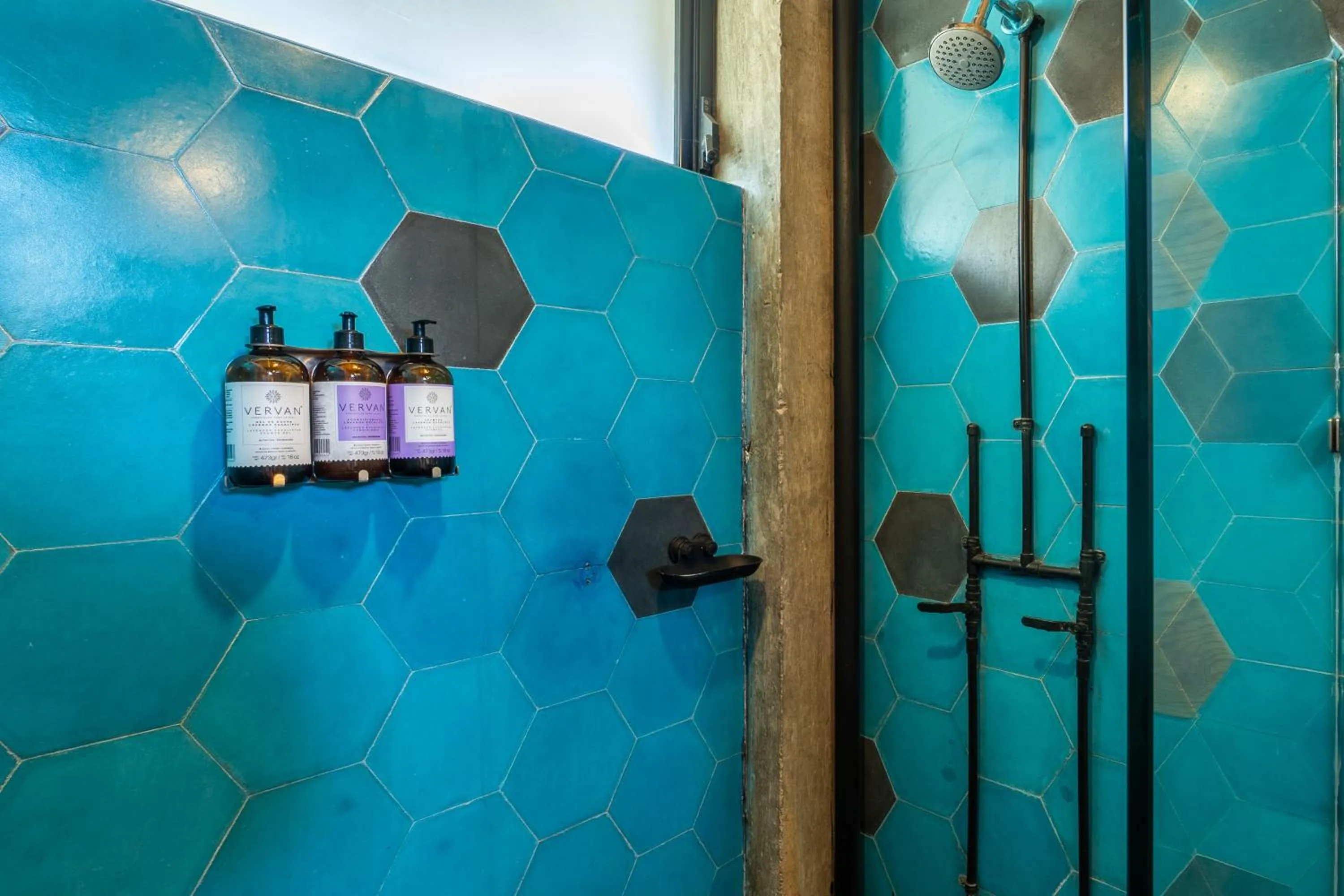 Shower in Papelillo Lofts