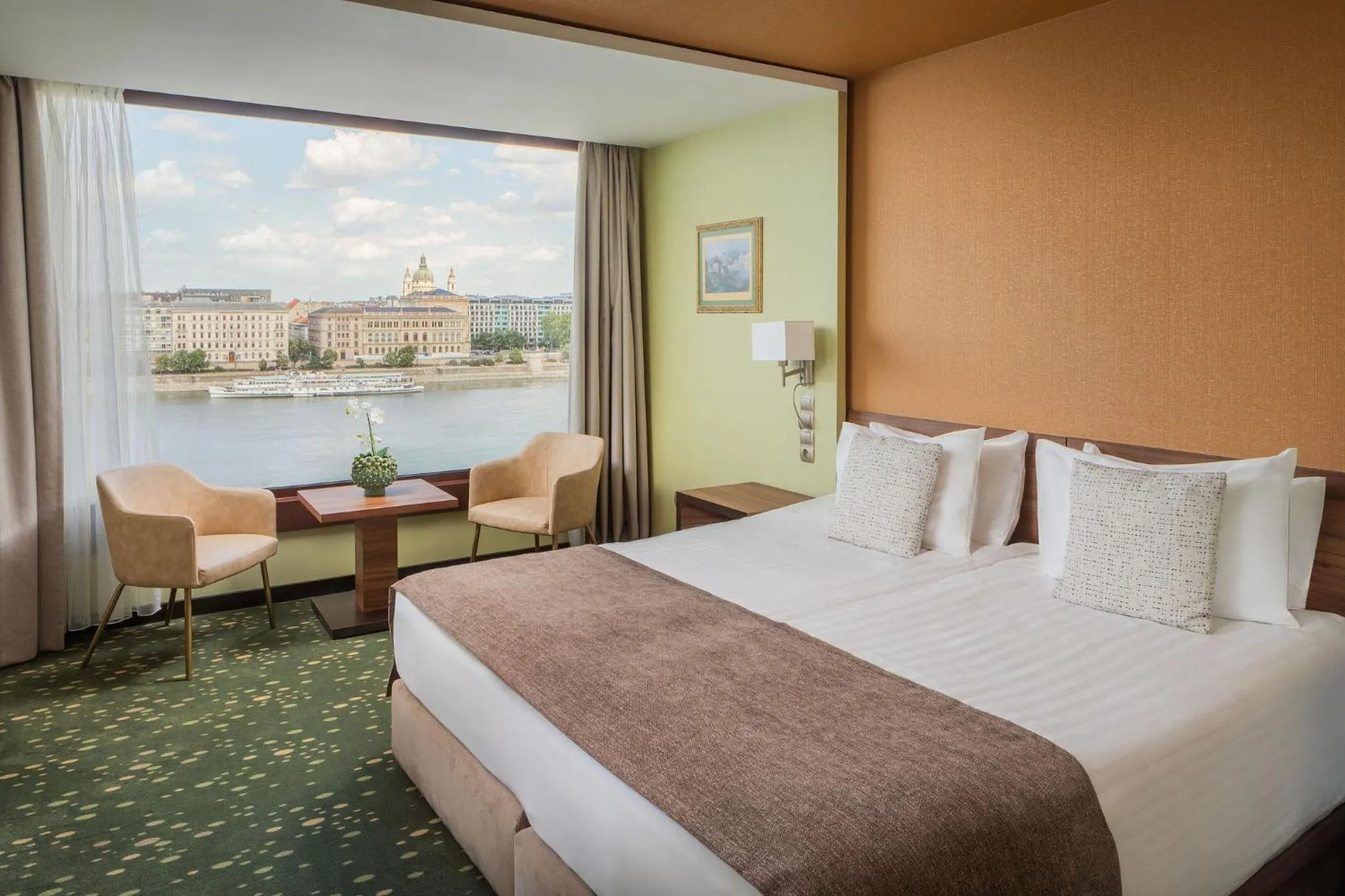 View (from property/room), Bed in Boutique Hotel Victoria Budapest
