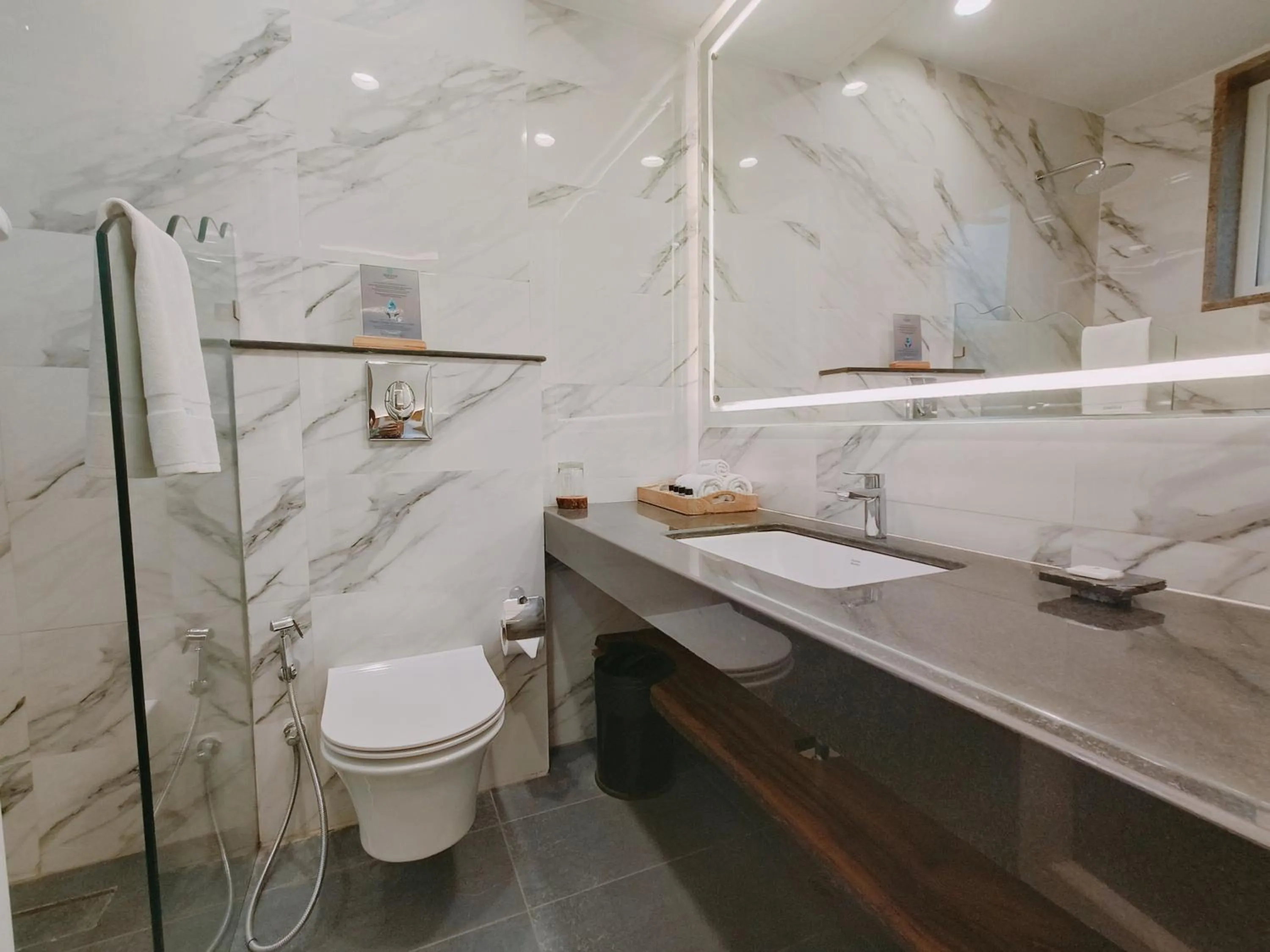 Shower in Ataraxia Crestmont Resort & Spa