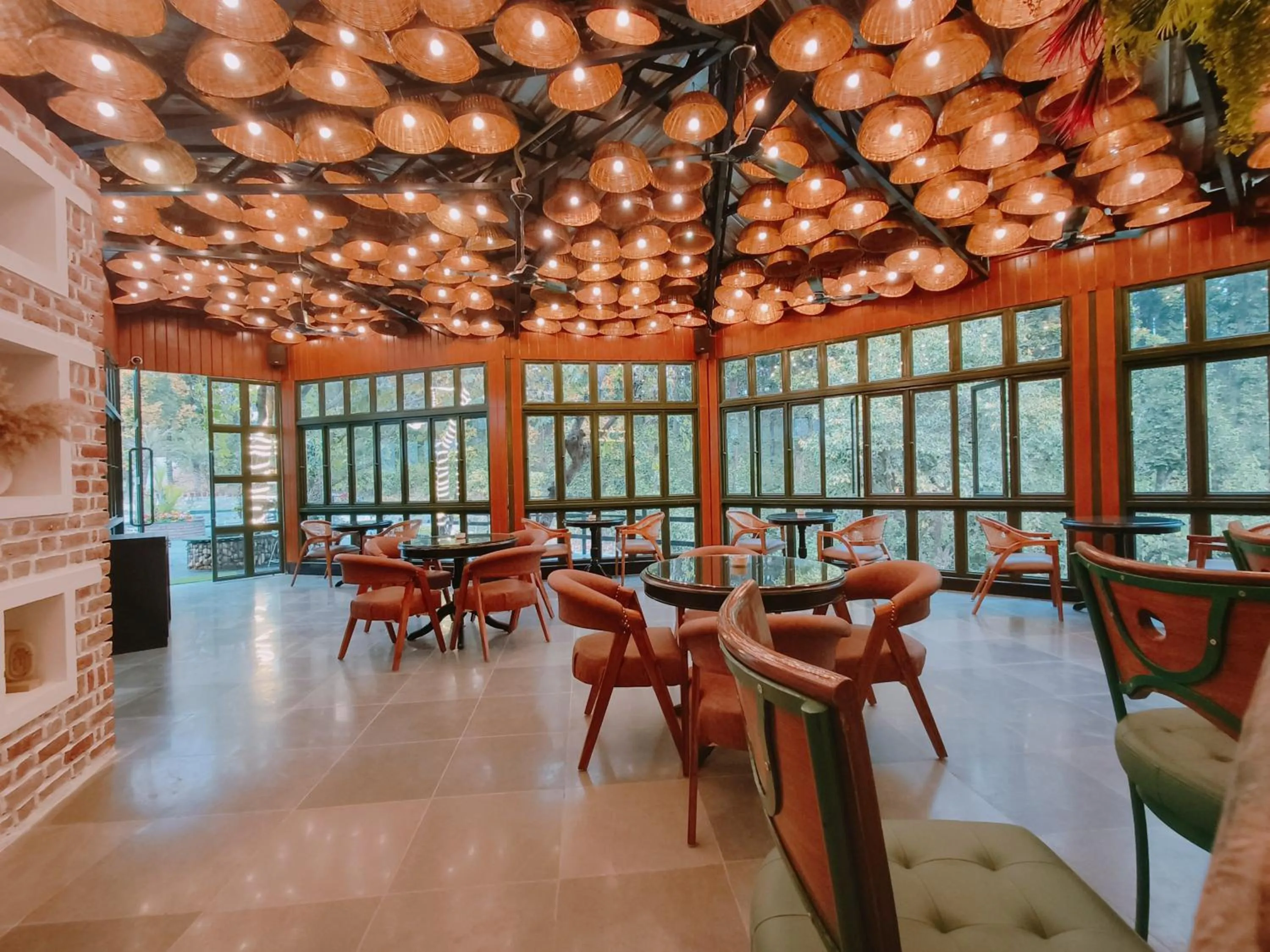 Restaurant/places to eat in Ataraxia Crestmont Resort & Spa