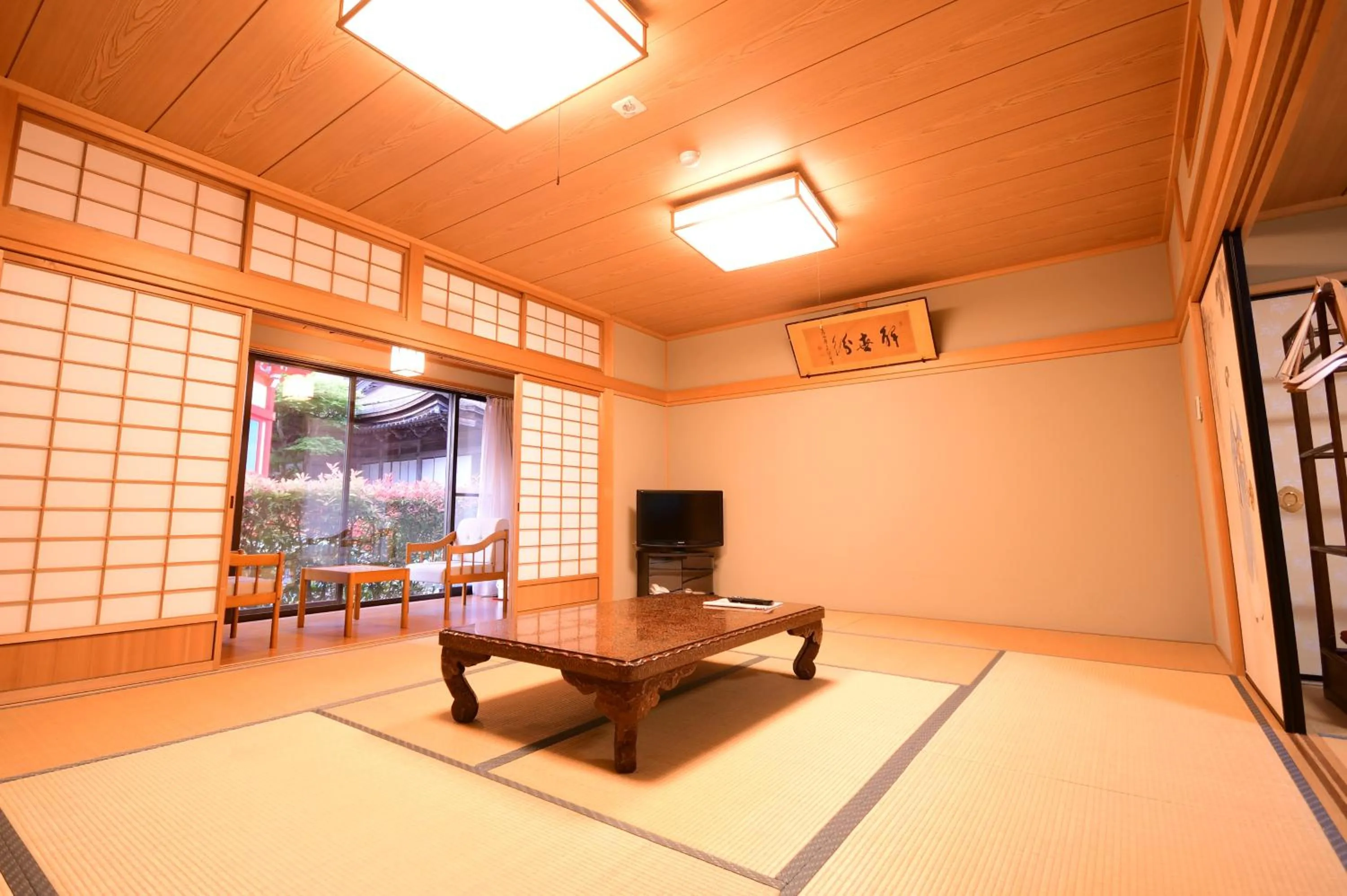 Photo of the whole room in Koyasan Shukubo Fugenin