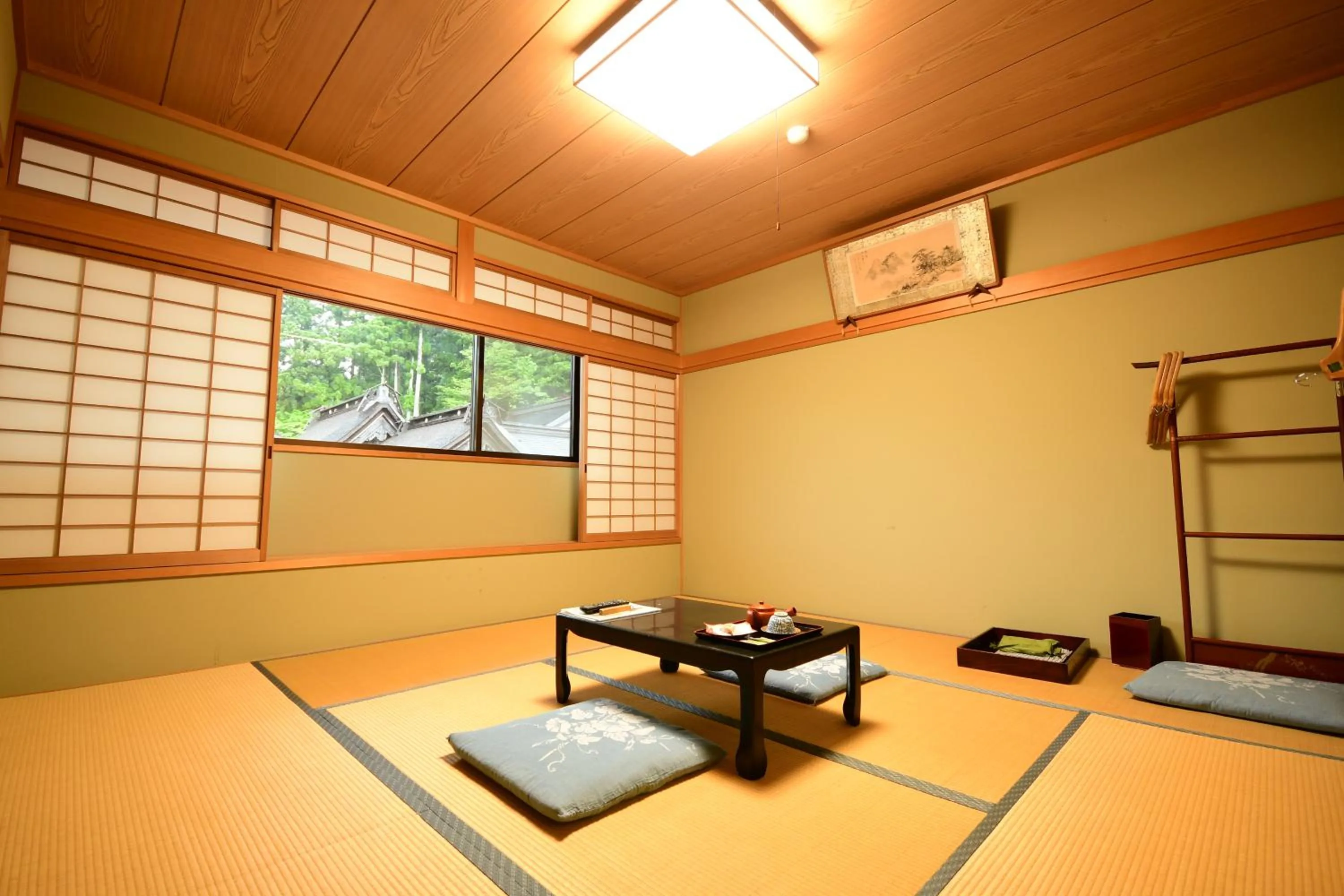 Photo of the whole room in Koyasan Shukubo Fugenin