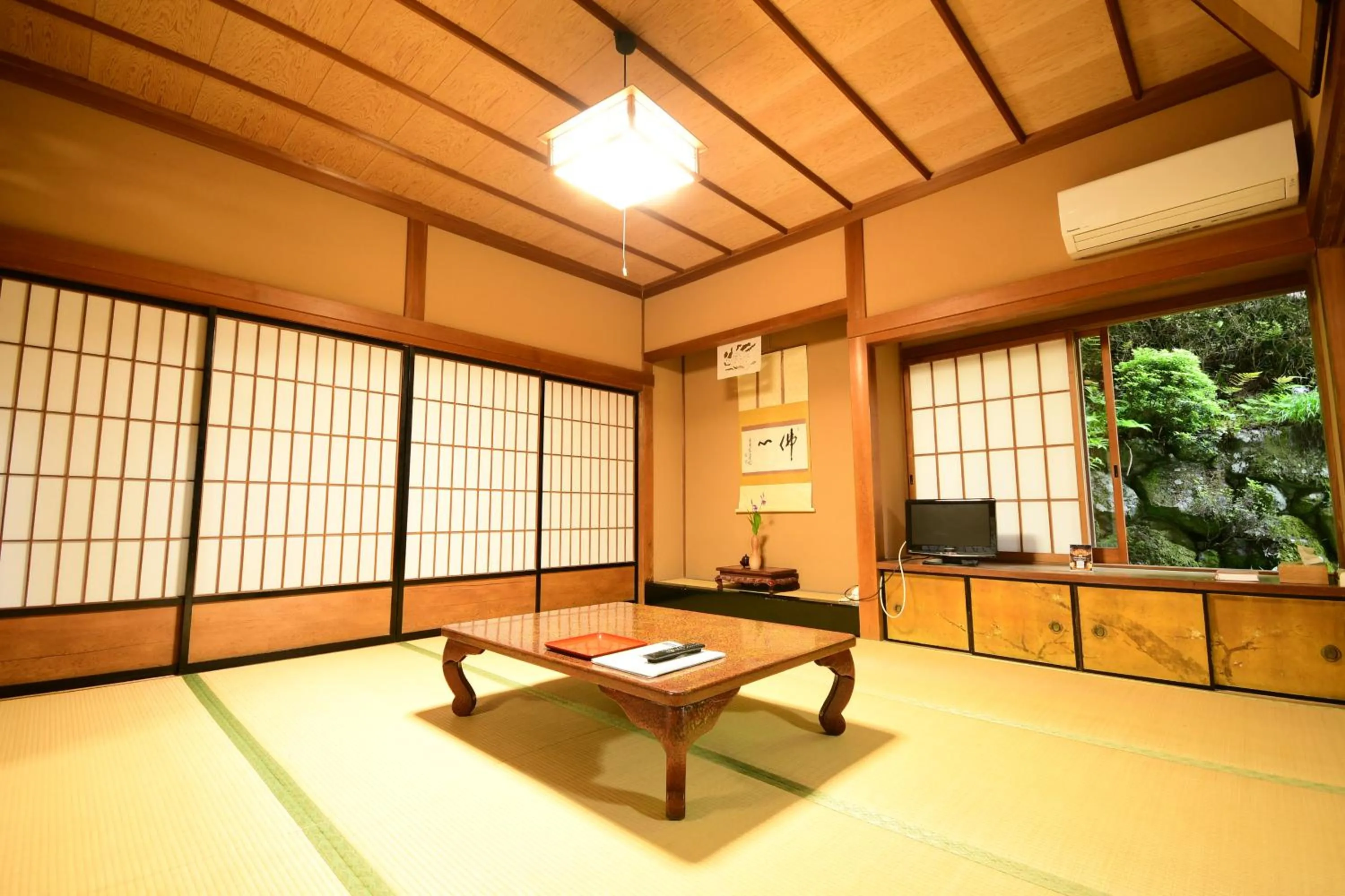 Photo of the whole room in Koyasan Shukubo Fugenin