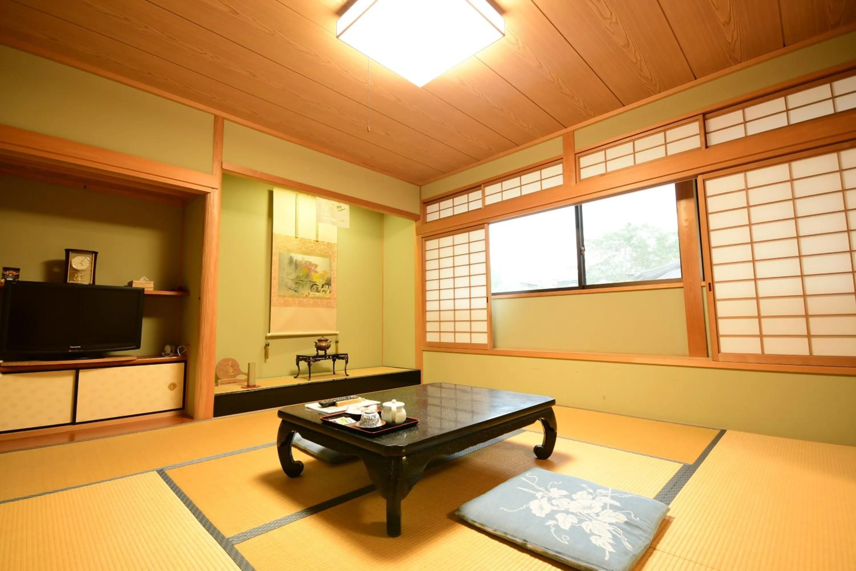 Photo of the whole room in Koyasan Shukubo Fugenin