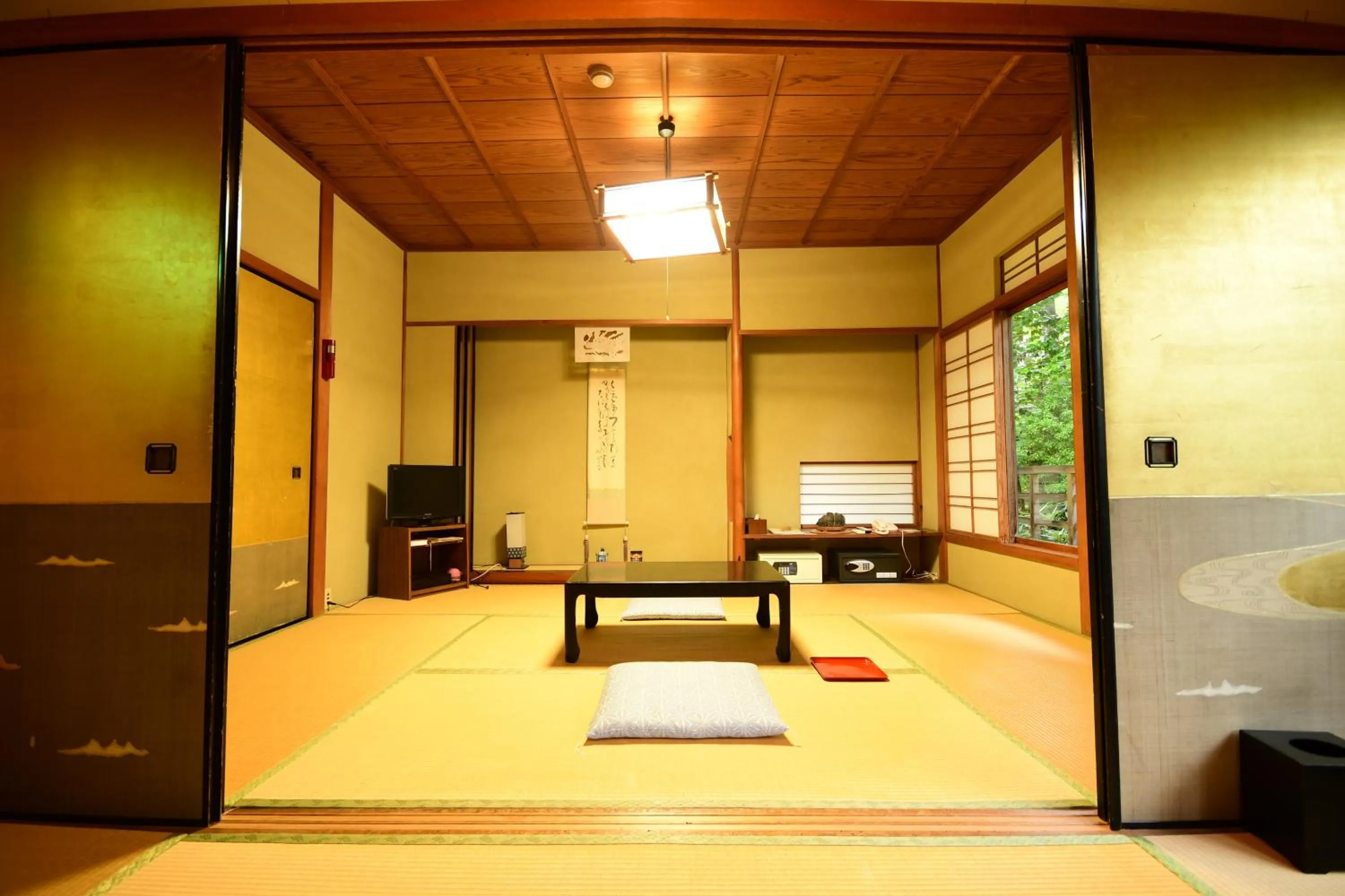 Photo of the whole room, Bed in Koyasan Shukubo Fugenin