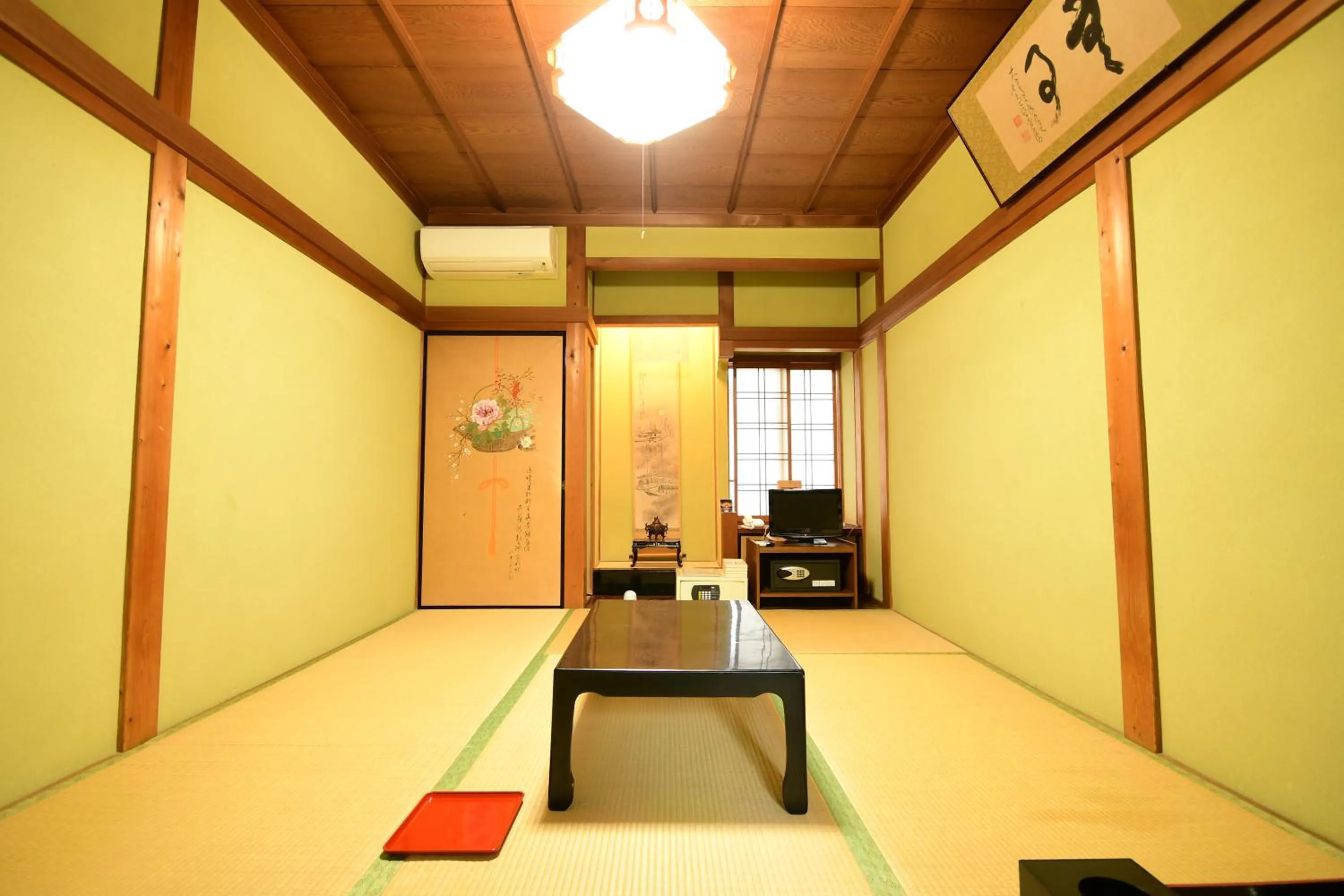 Photo of the whole room in Koyasan Shukubo Fugenin
