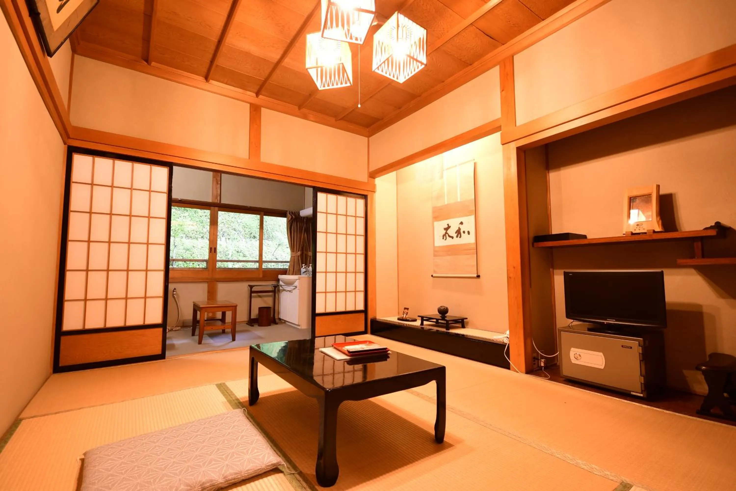 Photo of the whole room, Bed in Koyasan Shukubo Fugenin