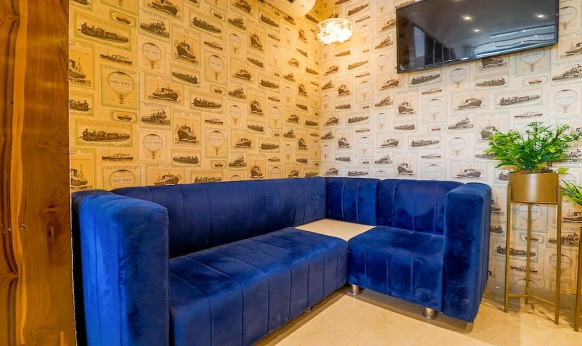 Seating area in Hotel California Heights