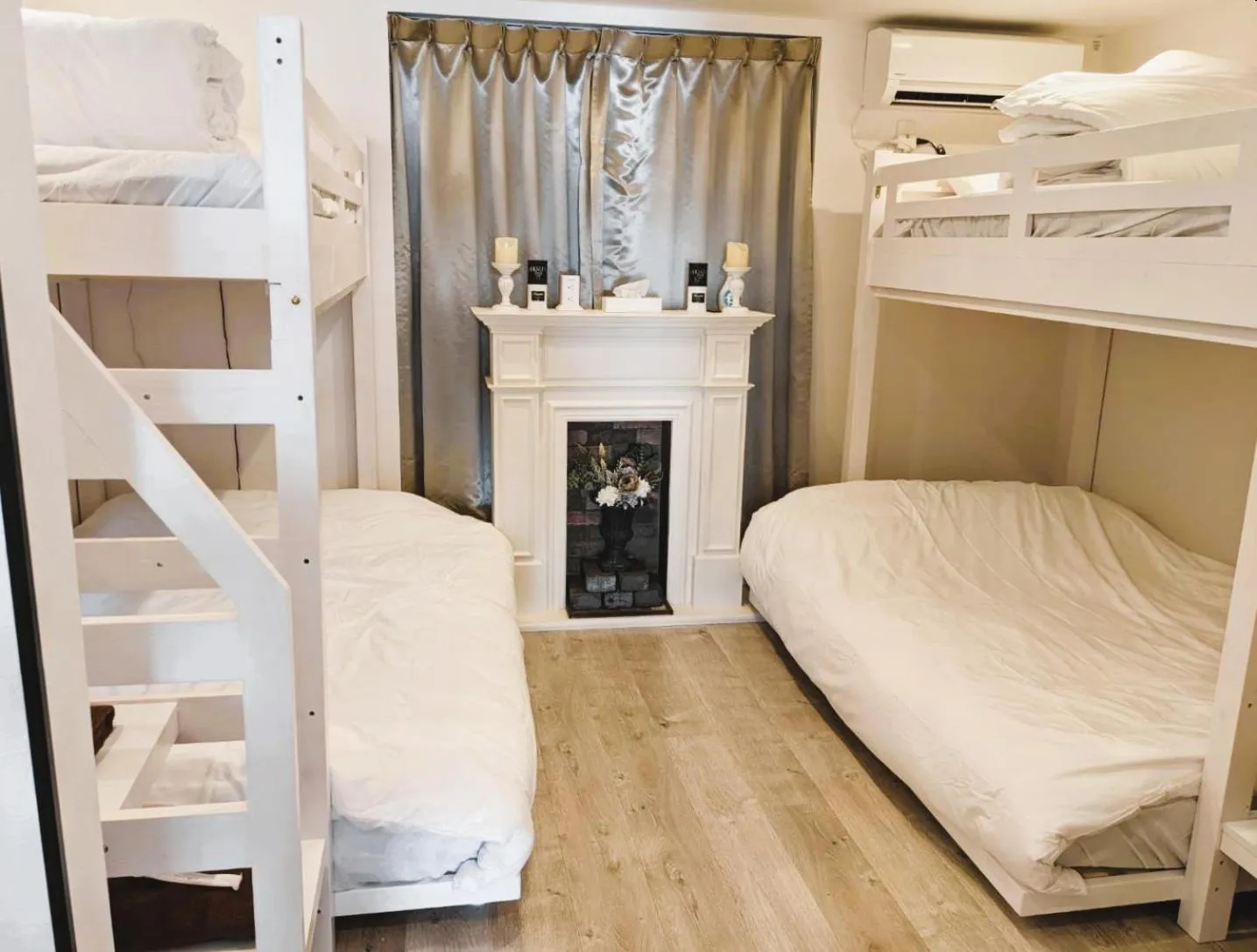 bunk bed, Bed in Villa Roppongi