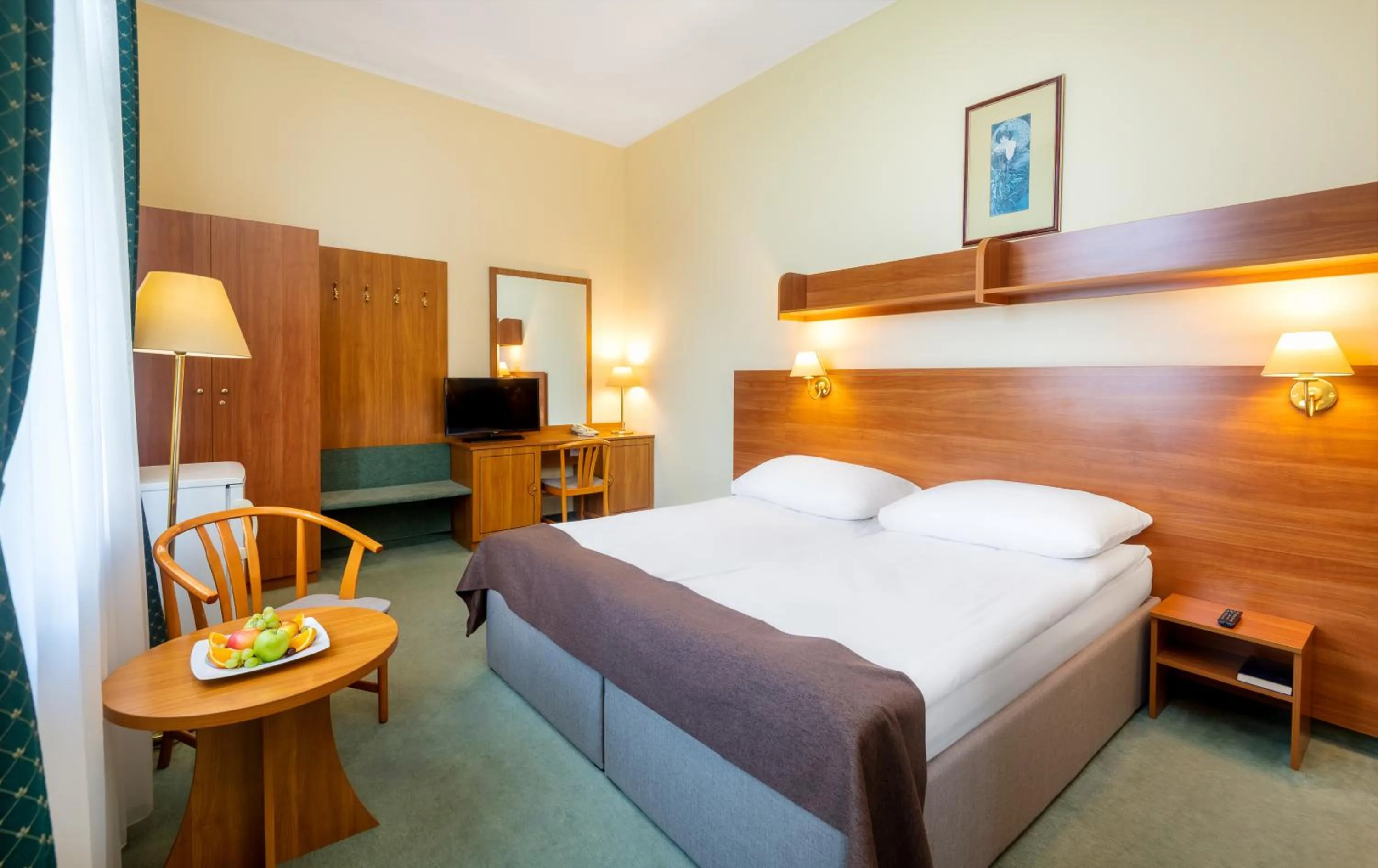 Bedroom, Bed in Hotel Millennium