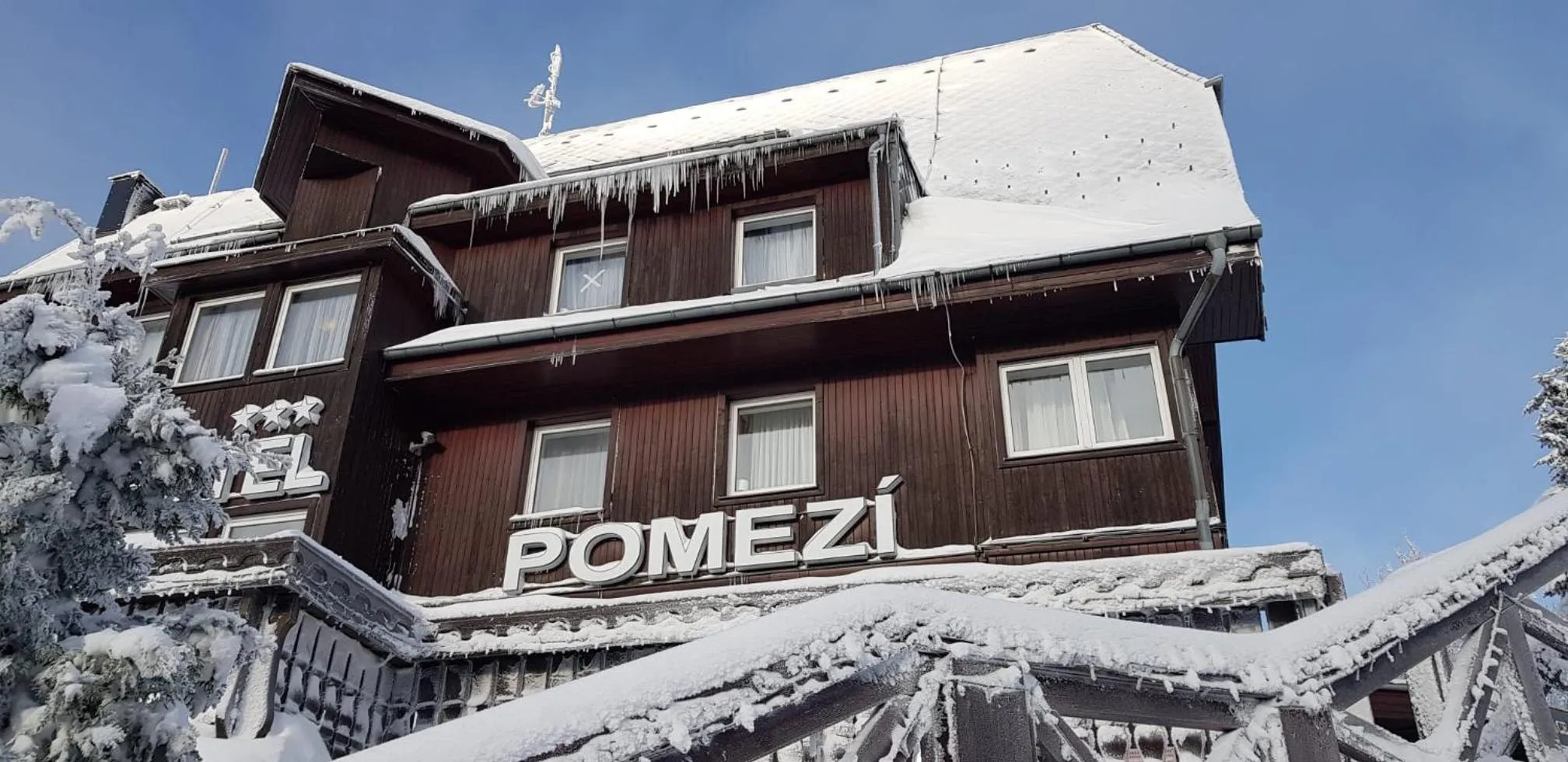 Property building in Hotel Pomezí