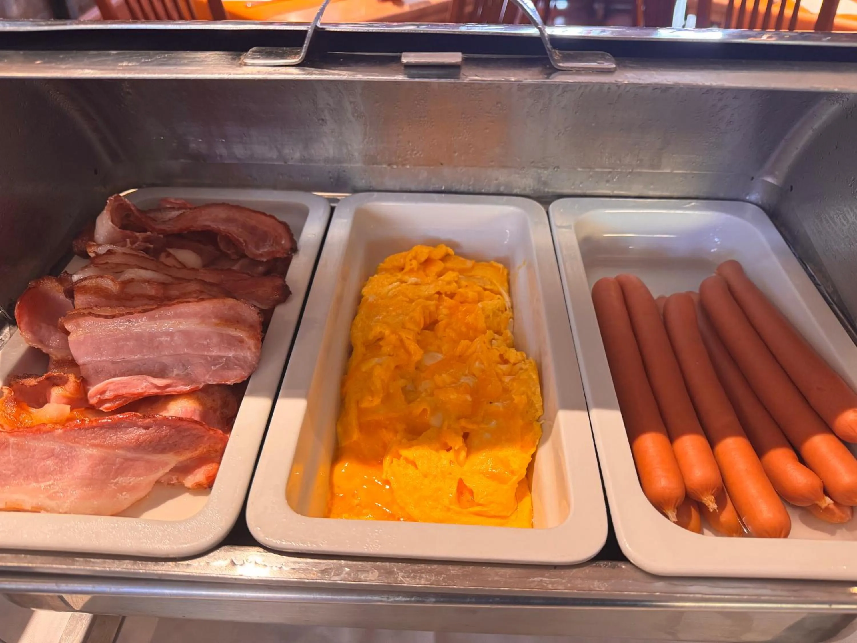 Restaurant/places to eat in Hotel Charles