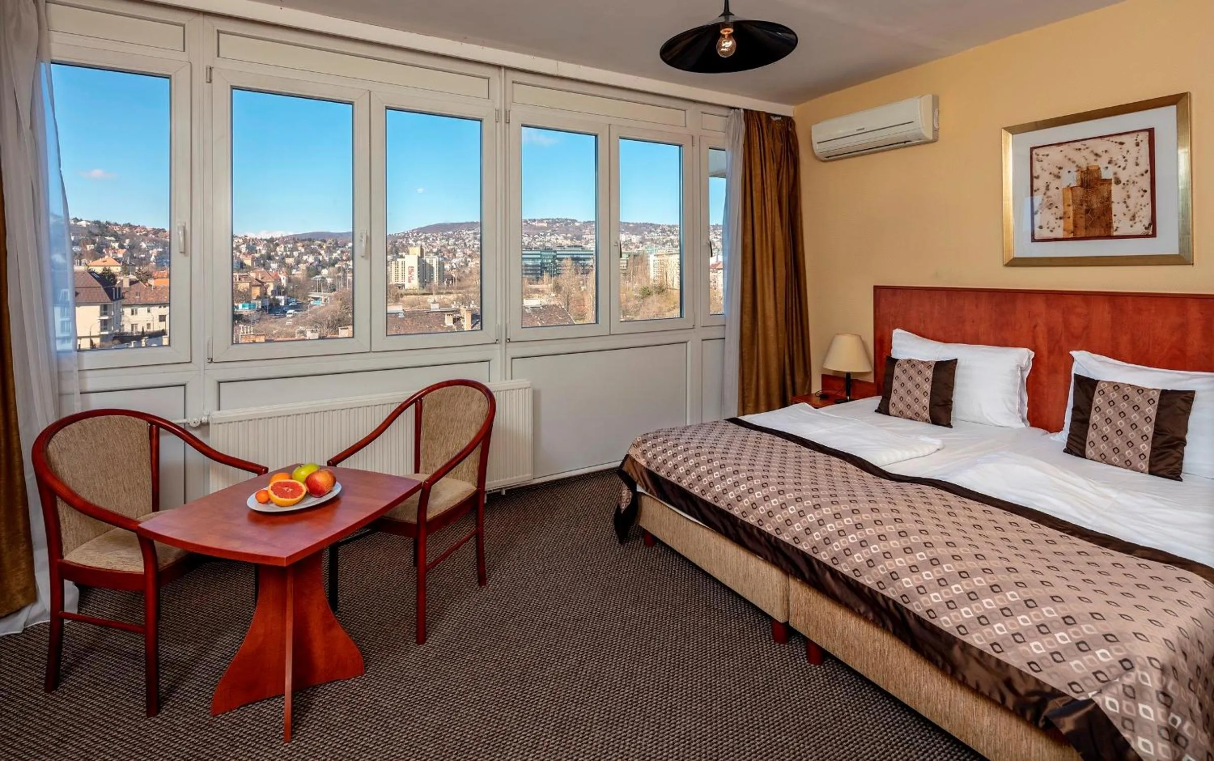 Living room, Bed in Hotel Charles