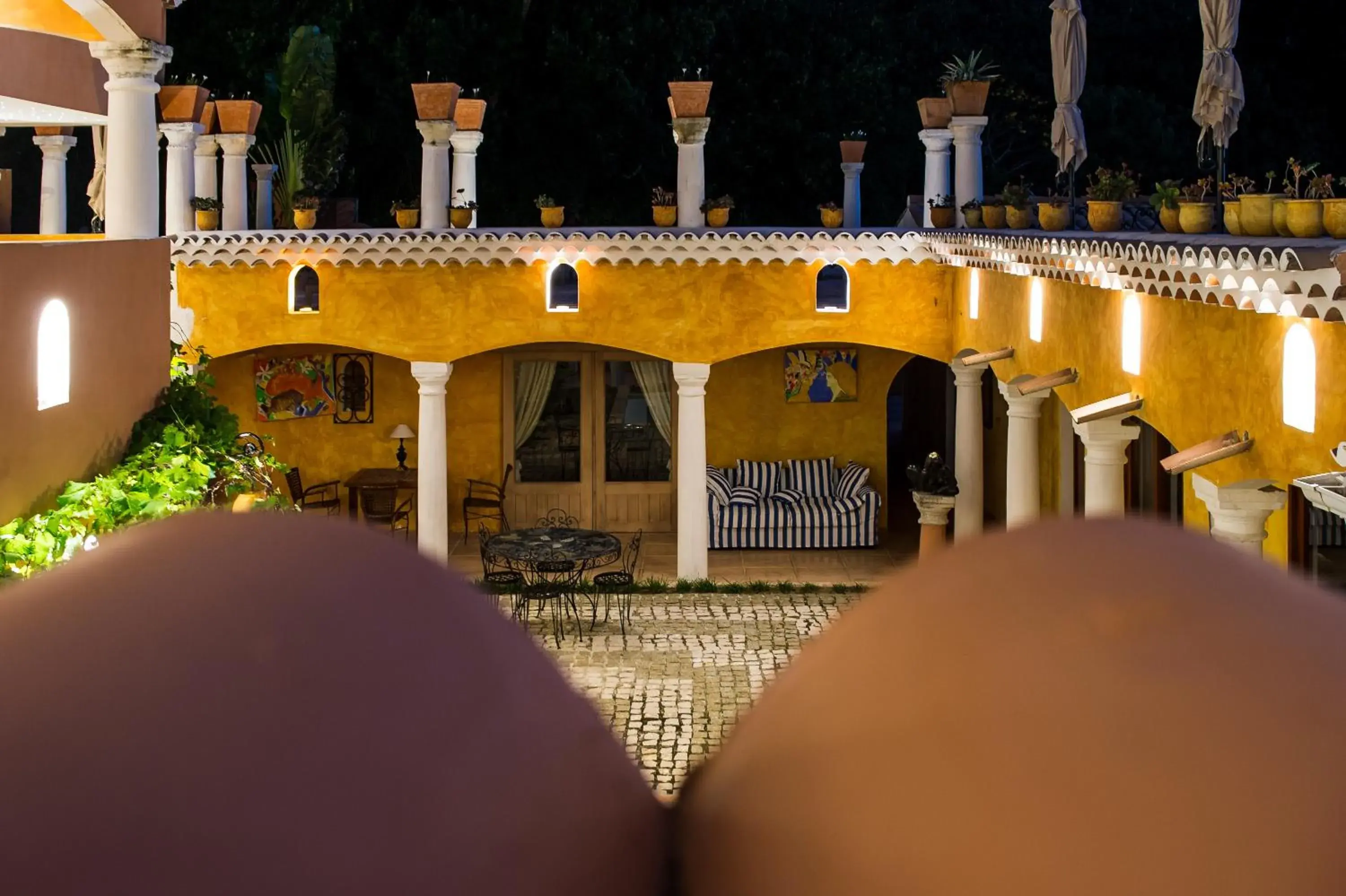 Budget Double Room in Villa Yrondi Budget Double Room in Villa Yrondi