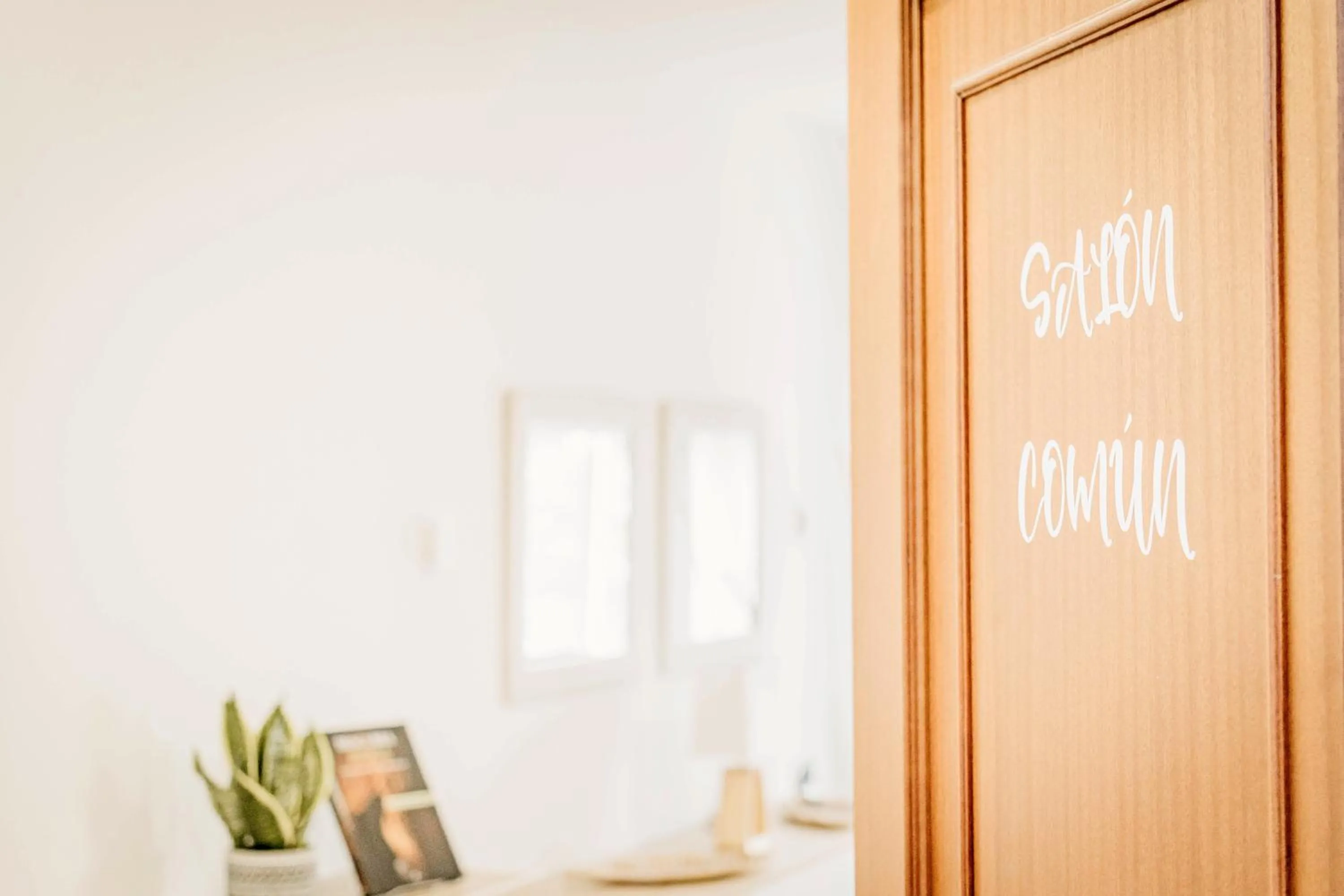 Communal lounge/ TV room in HOTEL MAREA