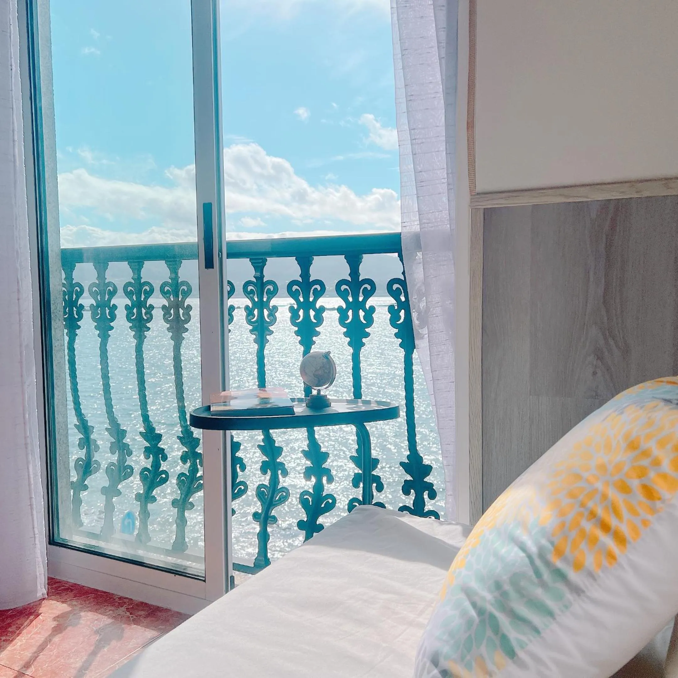 View (from property/room), Bed in HOTEL MAREA