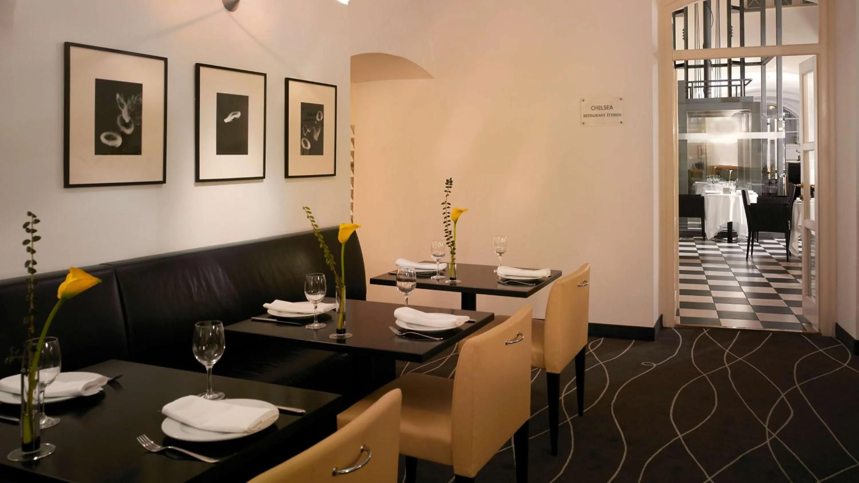 Restaurant/places to eat in Park Plaza Budapest