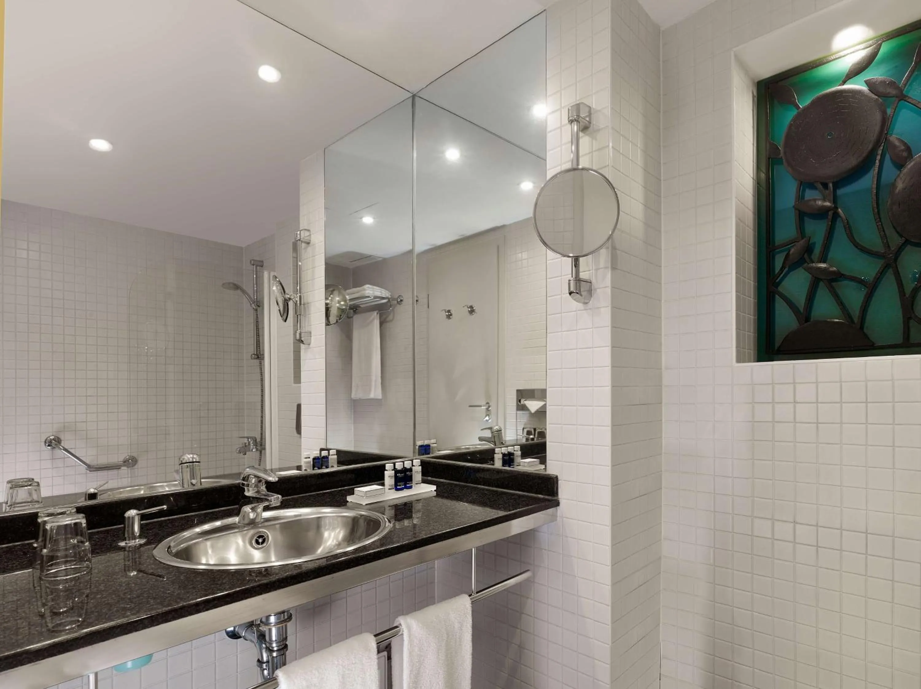 Bathroom in Park Plaza Budapest