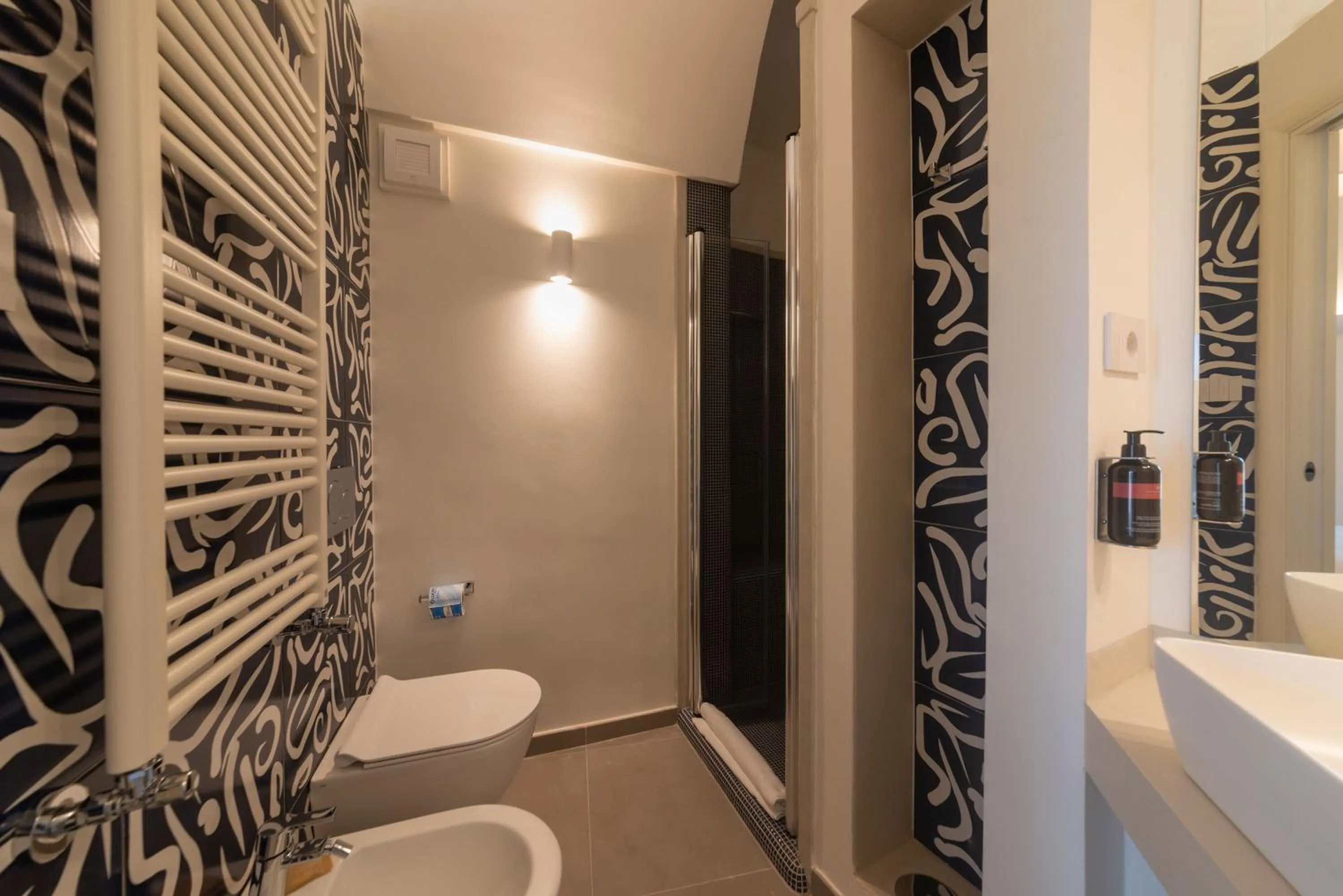 Shower in Insula Boutique Hotel