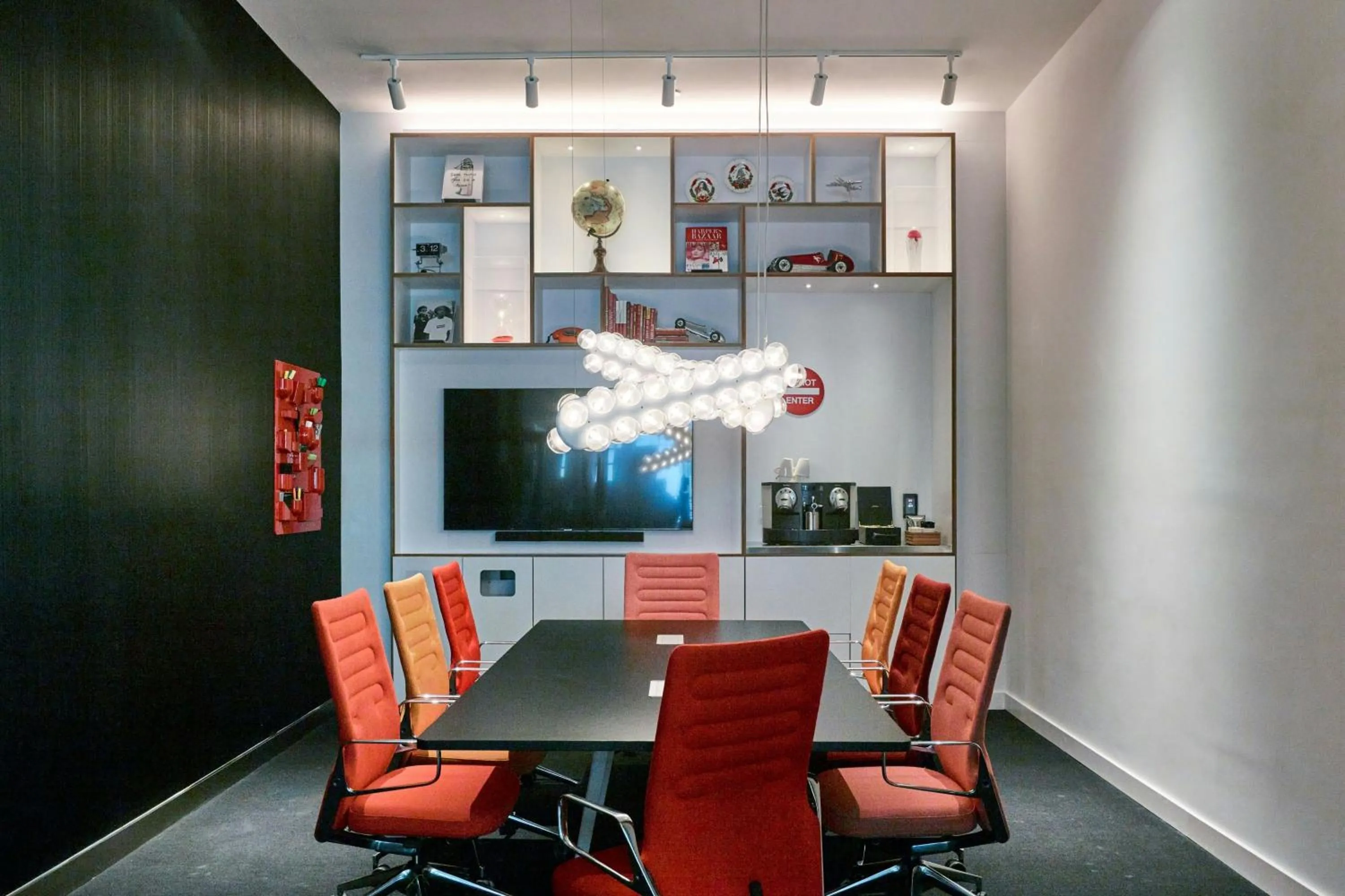 Meeting/conference room in citizenM Miami Brickell