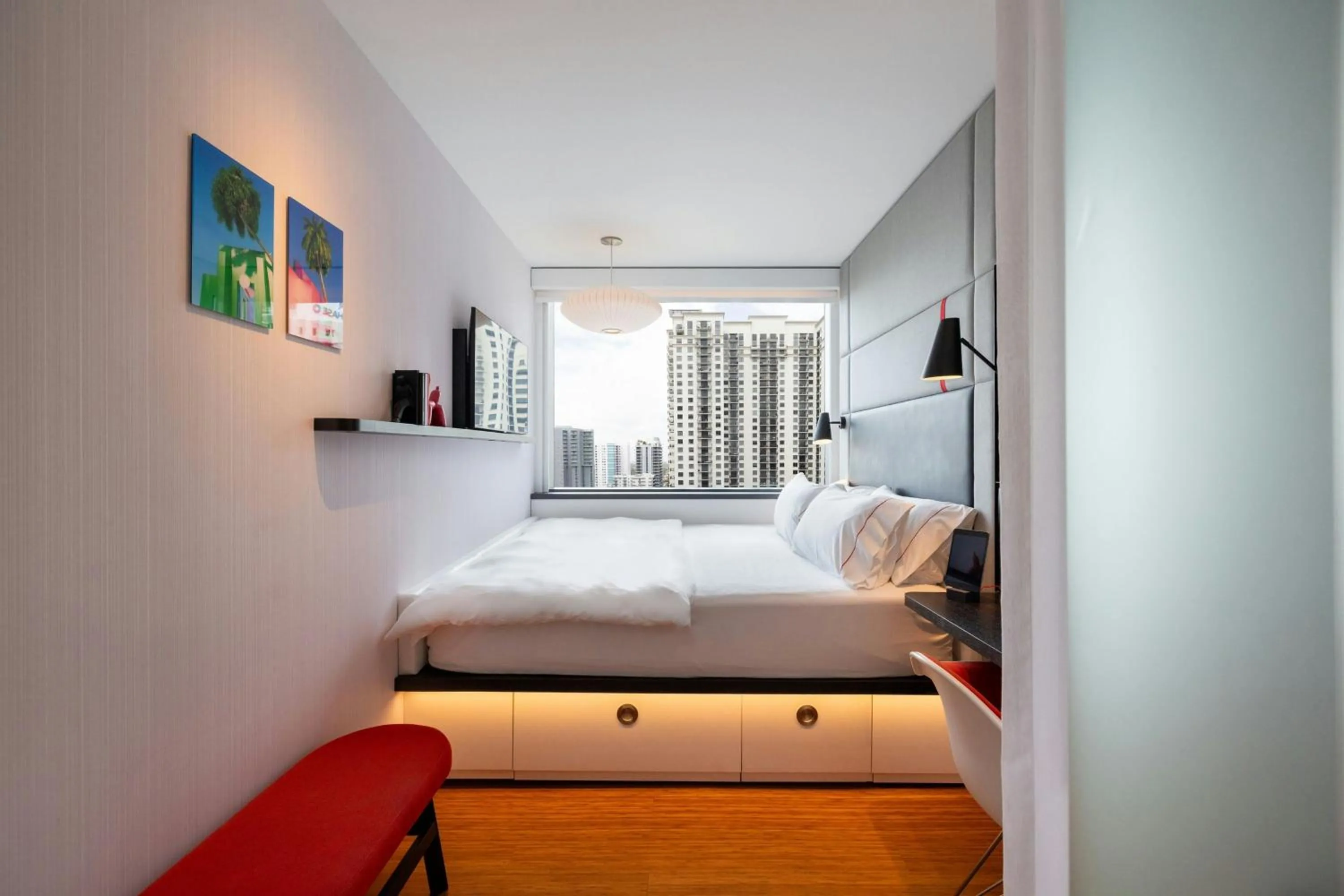 Bedroom, Bed in citizenM Miami Brickell