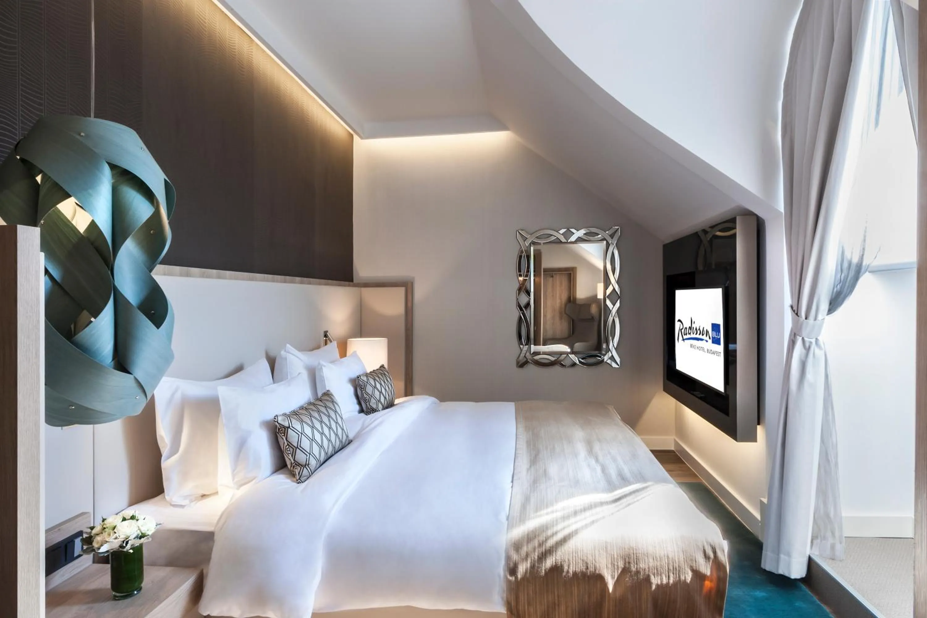 Bedroom, Bed in Radisson Blu Béke Hotel, Budapest