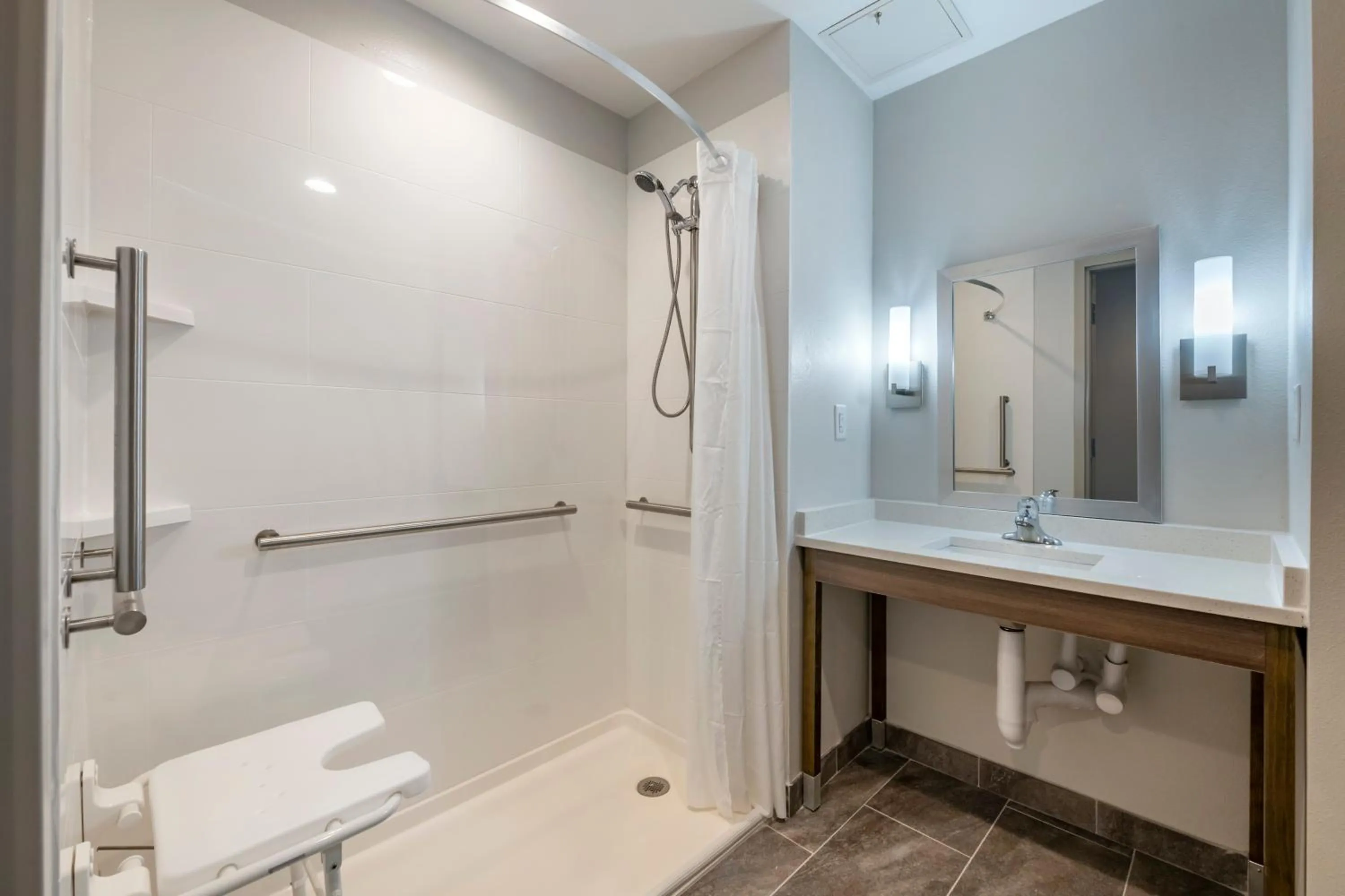 Bathroom in Best Western Plus Lakeland