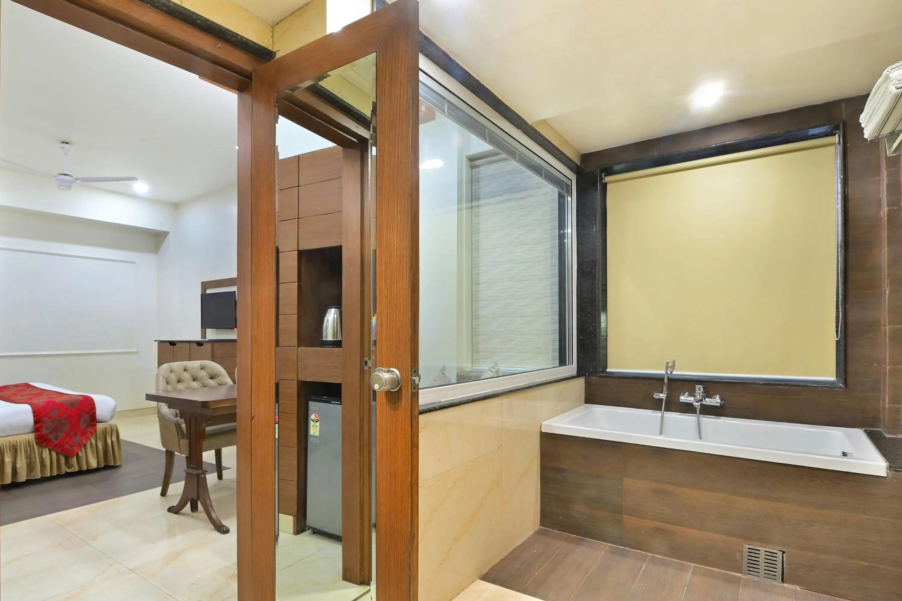 Bathroom, Bed in Hotel Hari Piorko Grand - 2 Min from New Delhi Railway Station