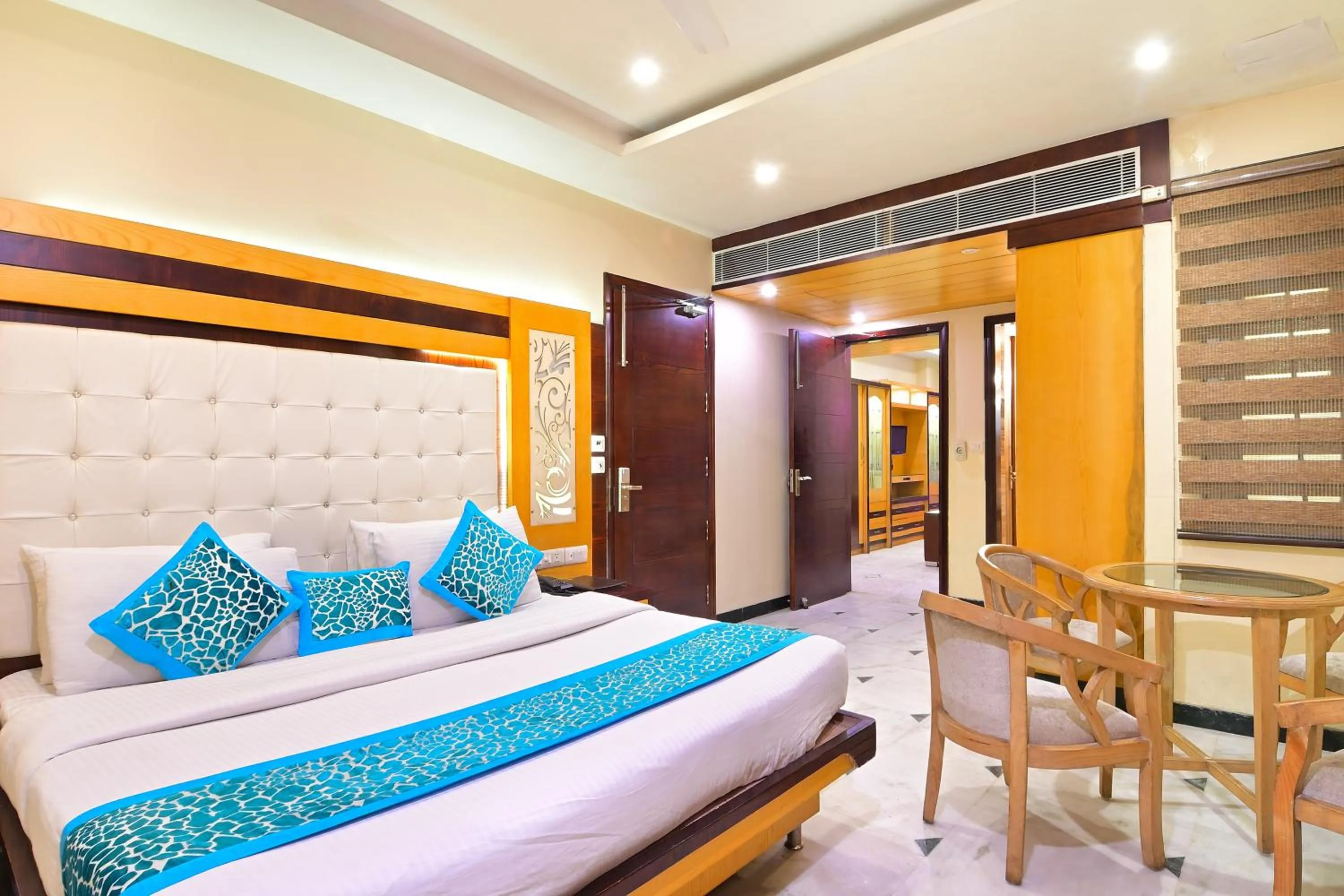 Bedroom, Bed in Hotel Hari Piorko Grand - 2 Min from New Delhi Railway Station