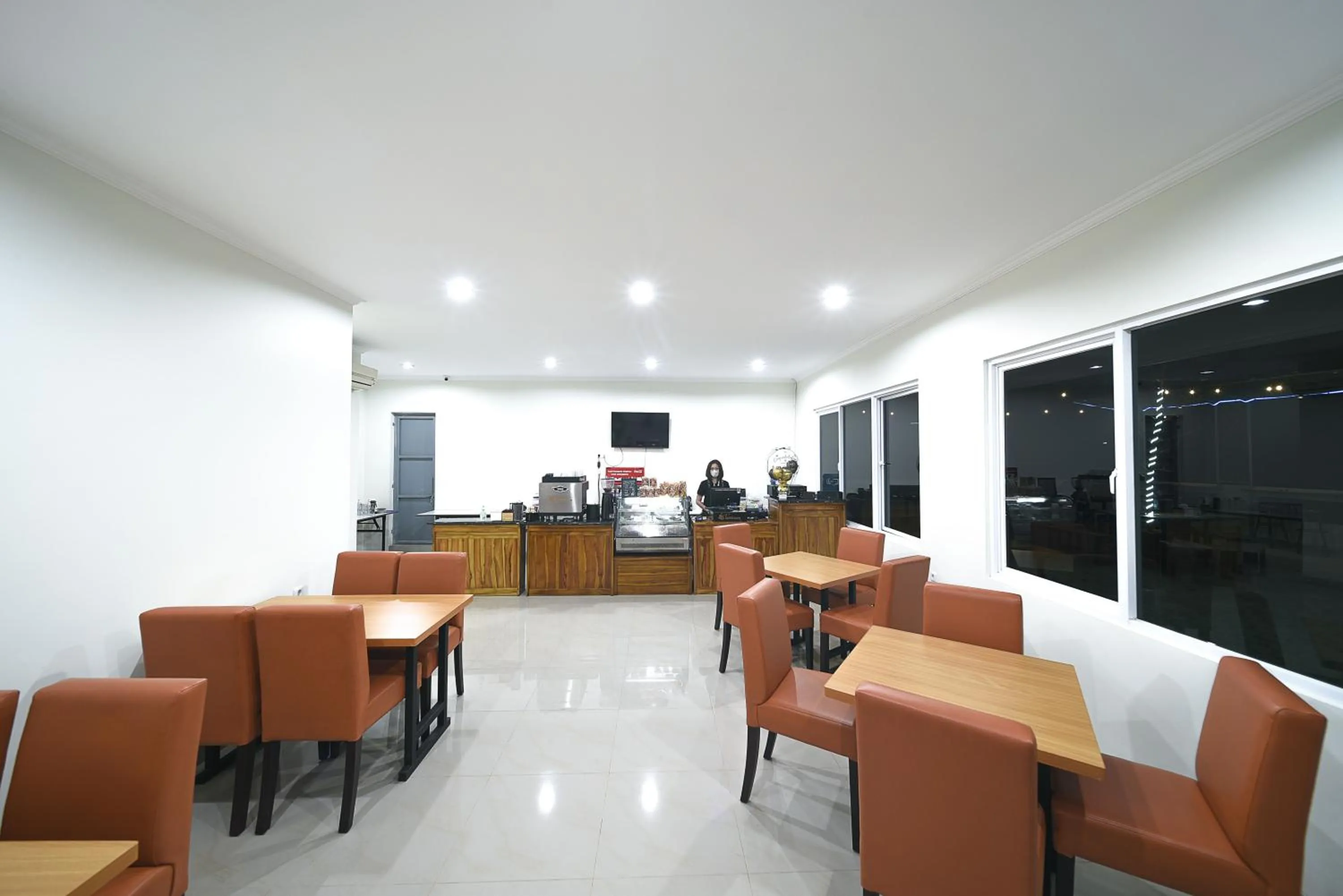 Restaurant/places to eat in Heritel Urban Hostel