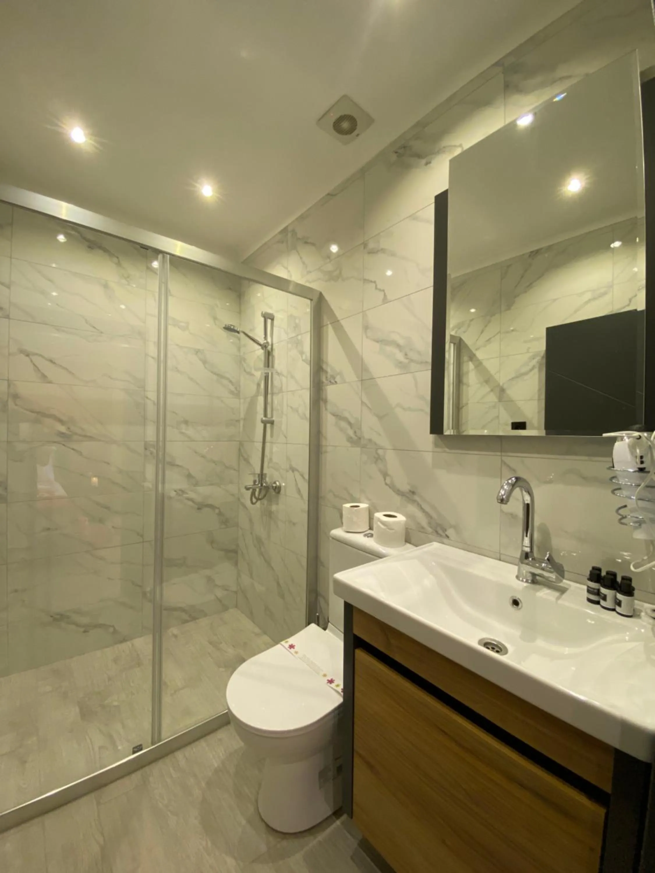 Bathroom in Roy Otel Akçay