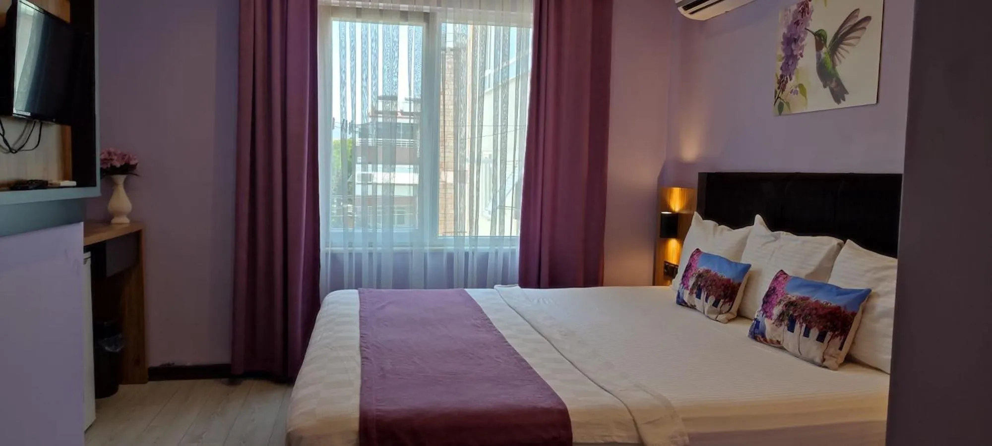 Photo of the whole room in Roy Otel Akçay