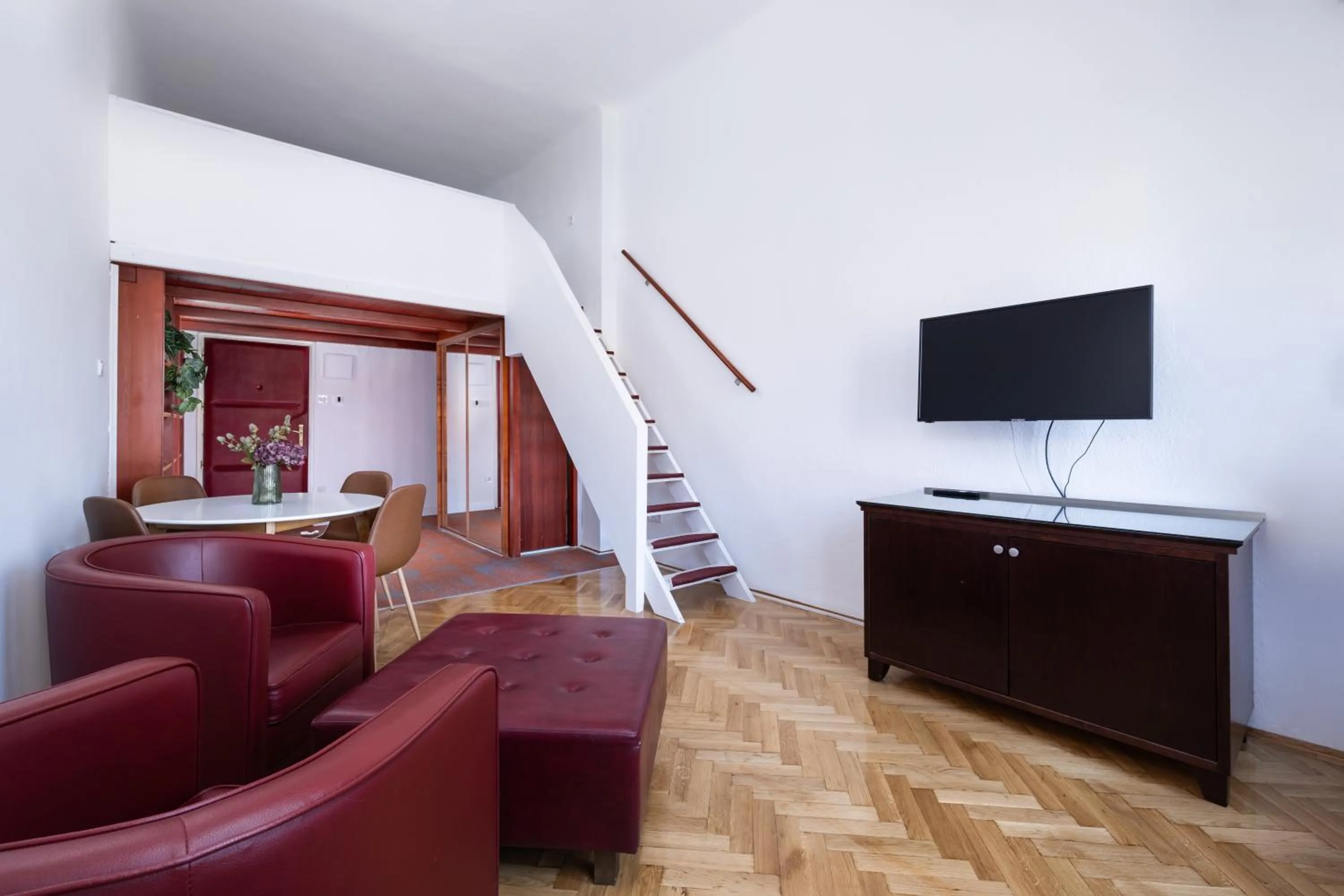 Communal lounge/ TV room in City Hotel Matyas