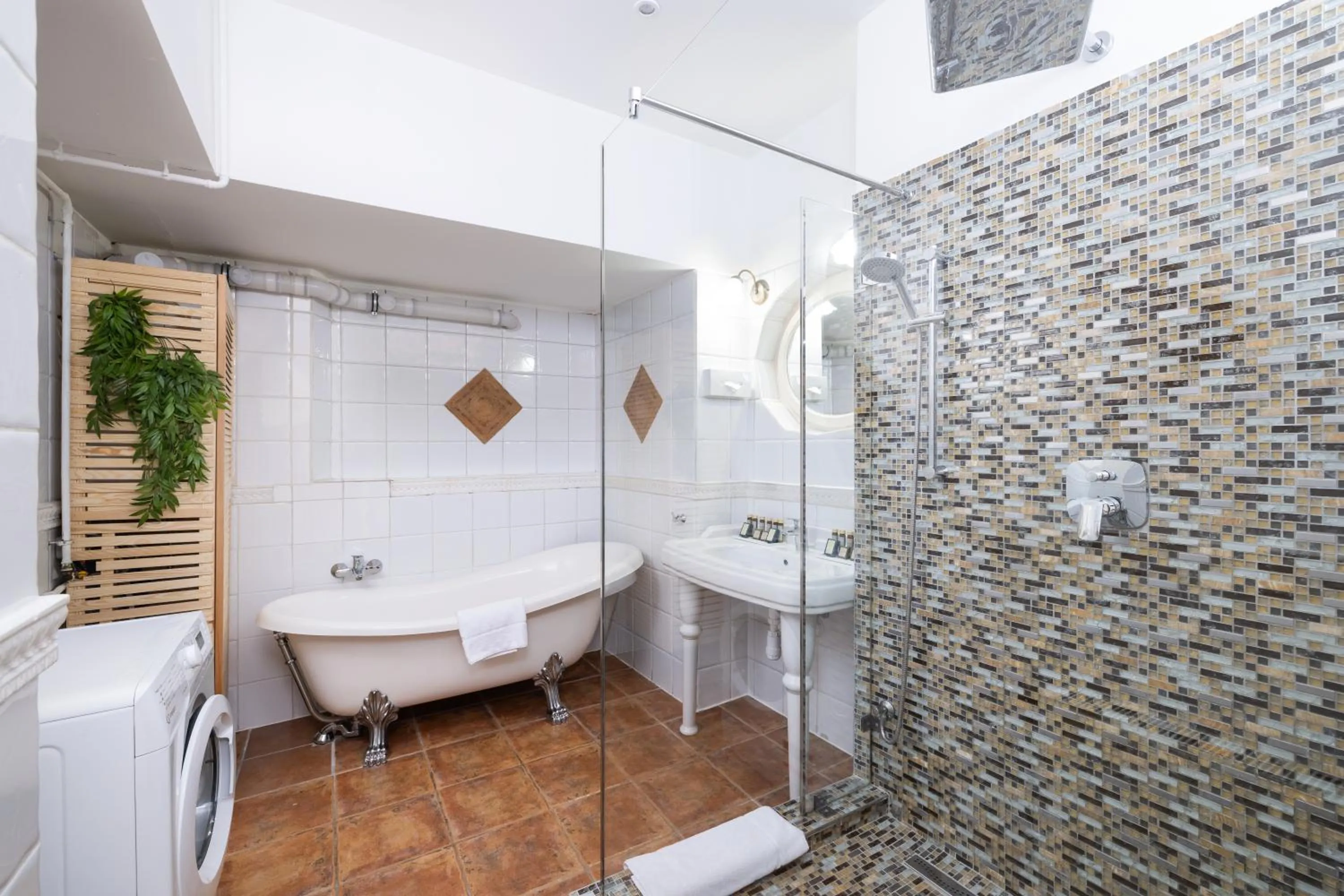 Shower in City Hotel Matyas