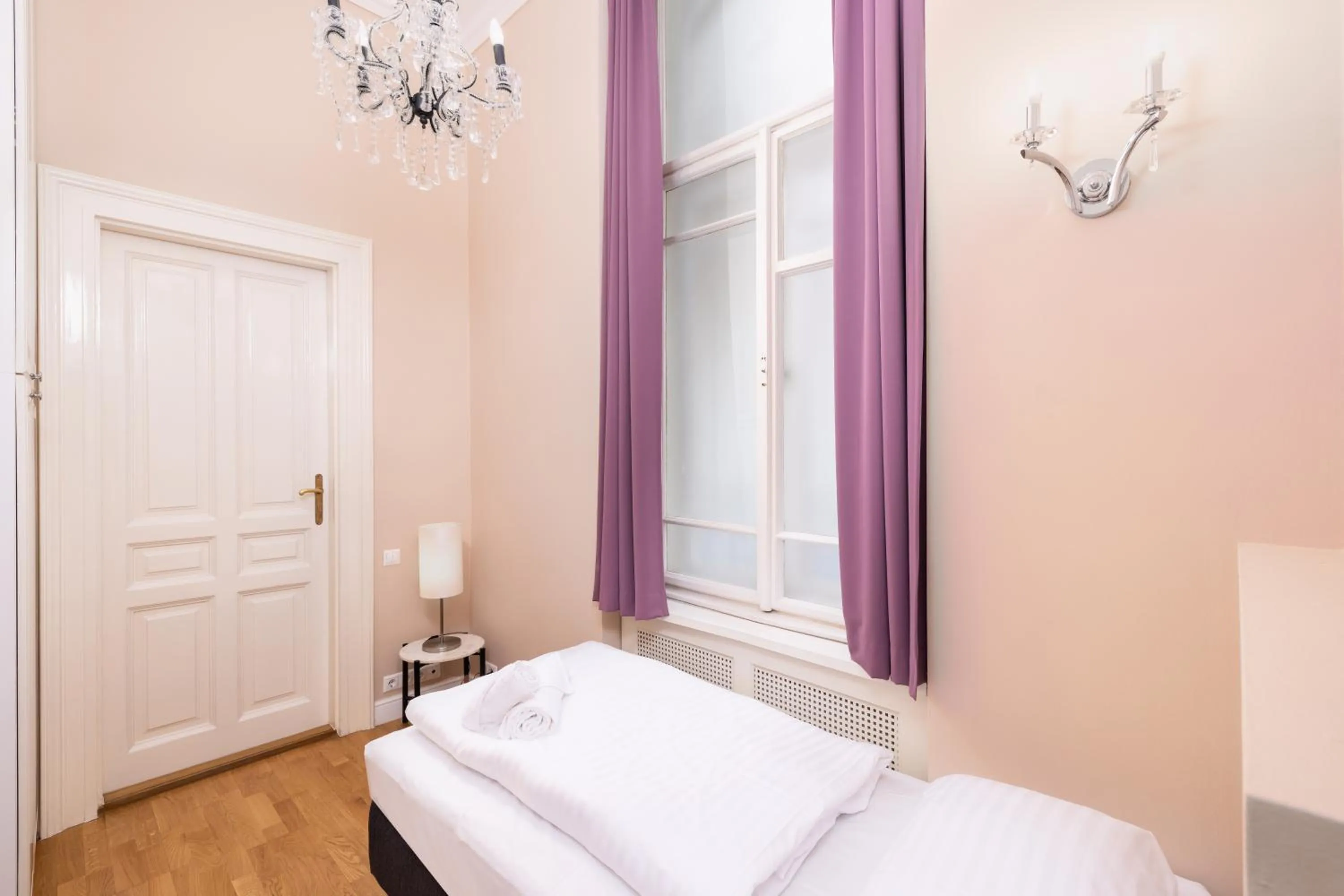 Bed in City Hotel Matyas