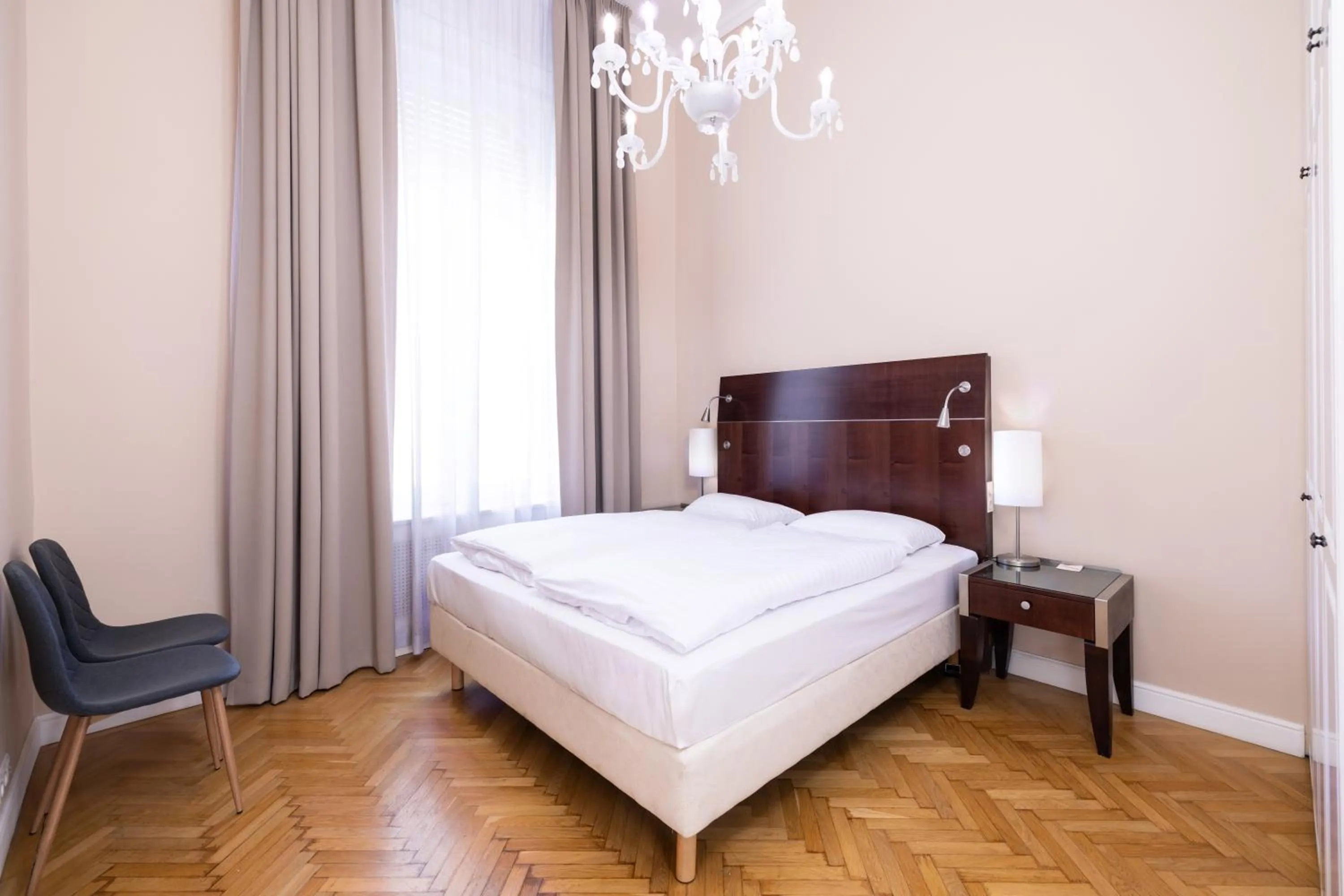 Bed in City Hotel Matyas