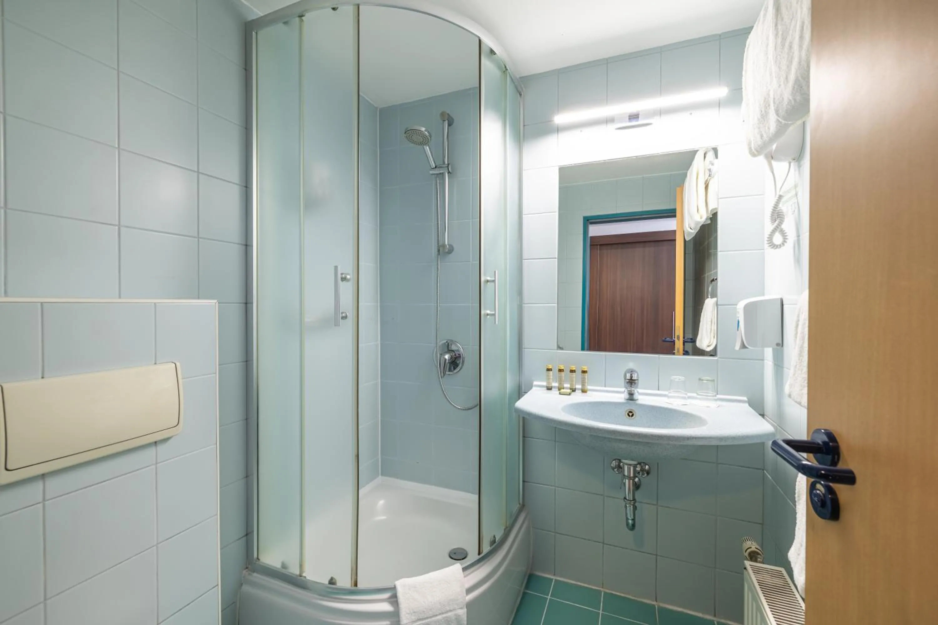 Shower in City Hotel Matyas