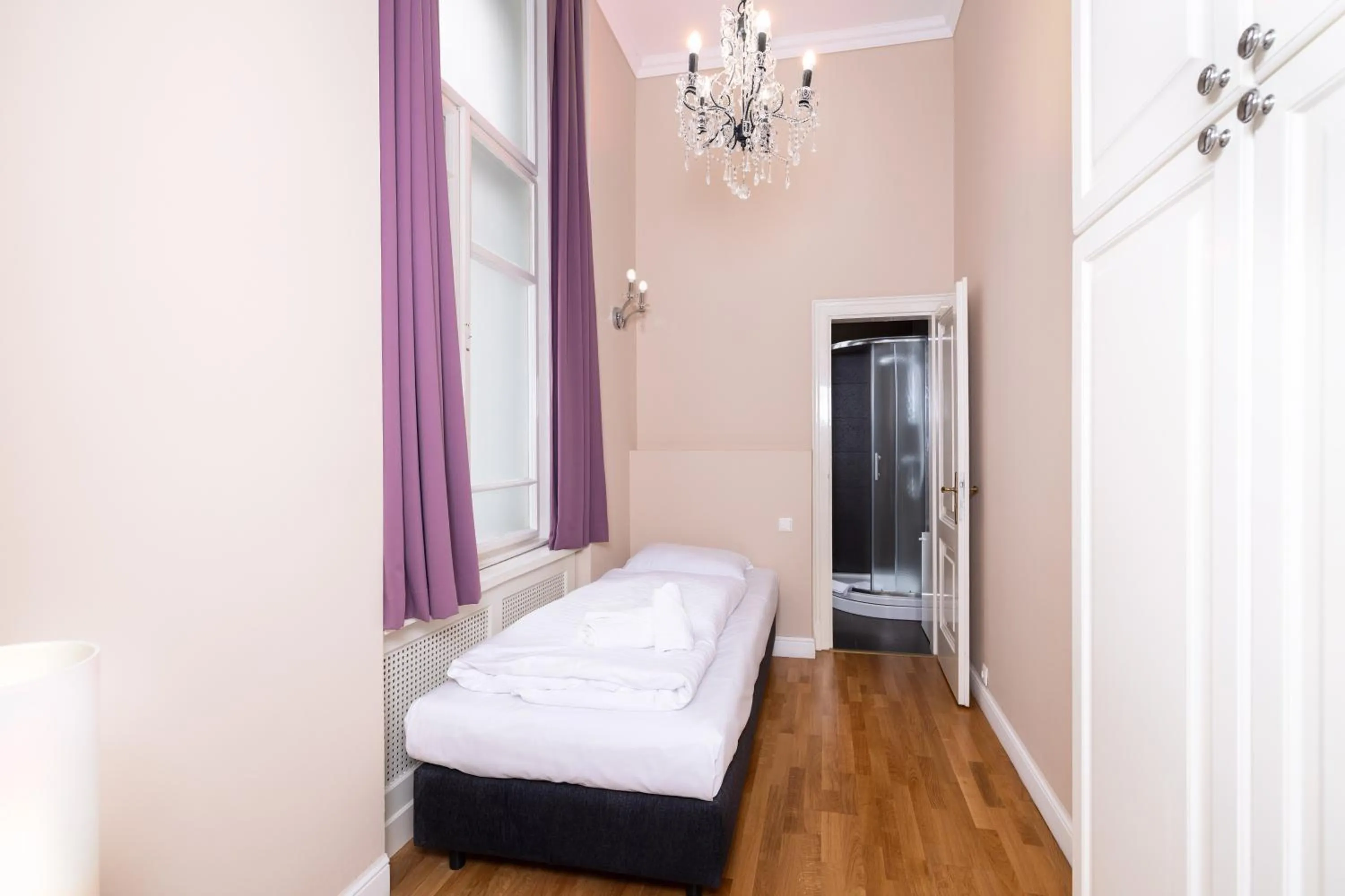 Bed in City Hotel Matyas