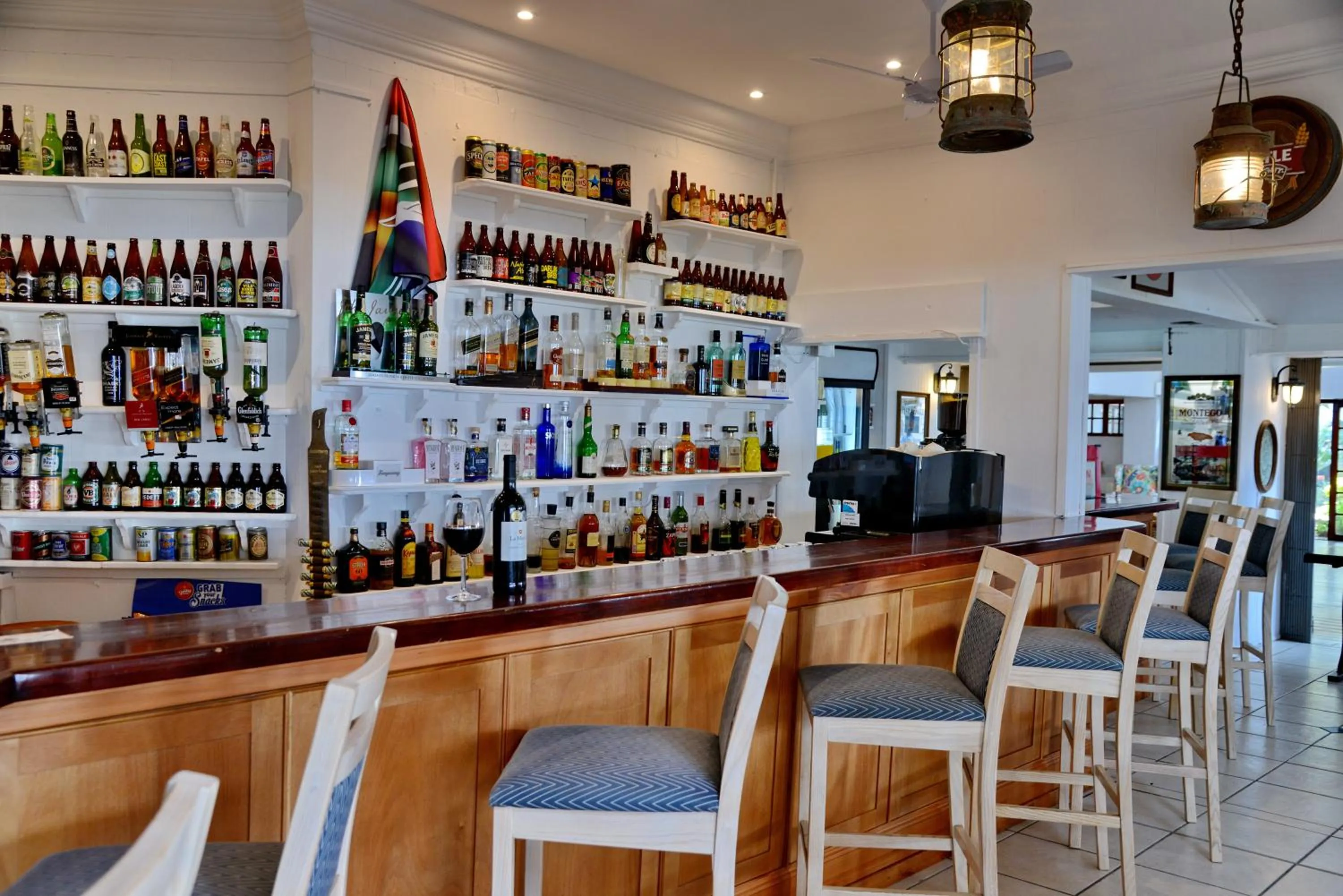 Lounge or bar in Pumula Beach Hotel