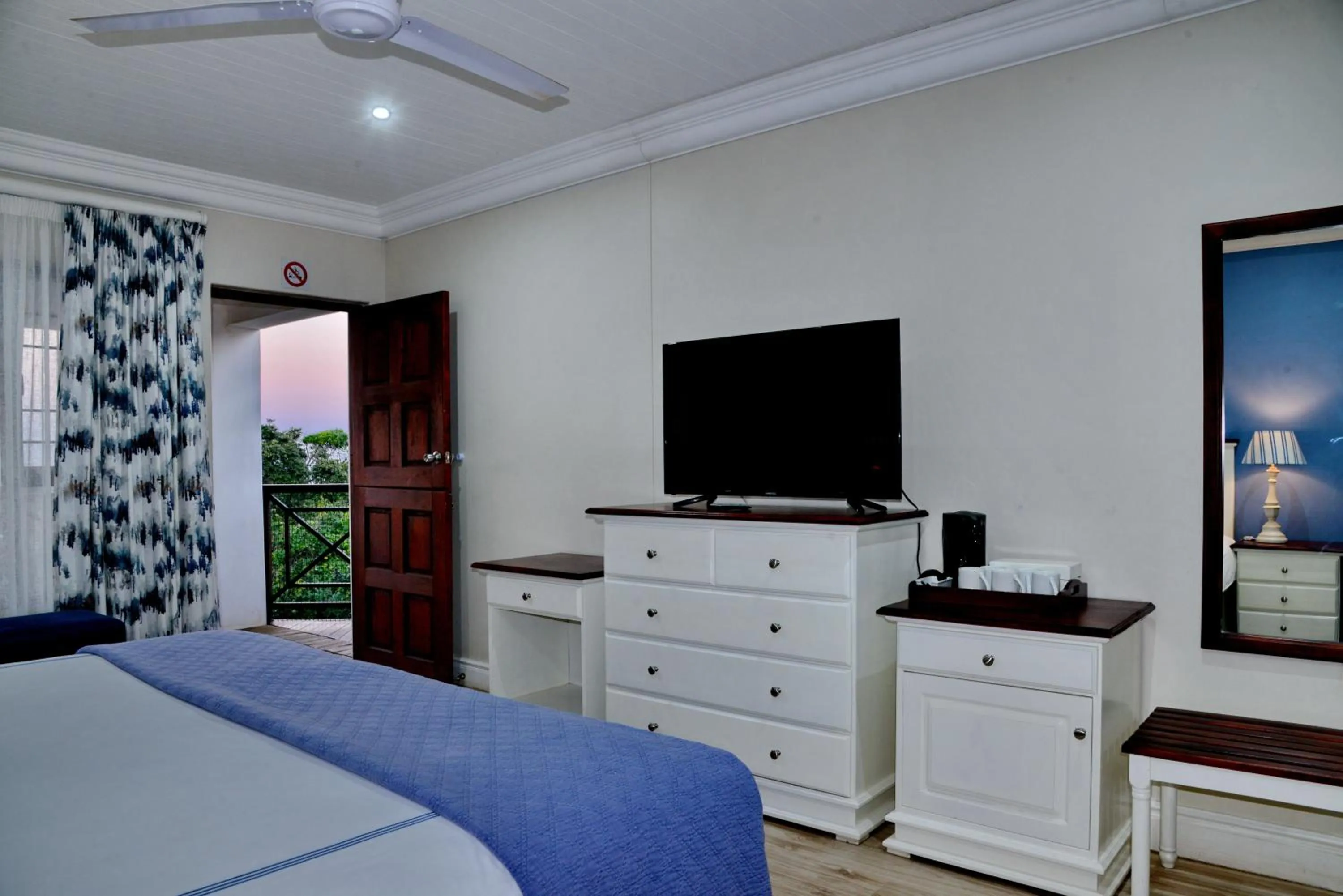 Bedroom, Bed in Pumula Beach Hotel