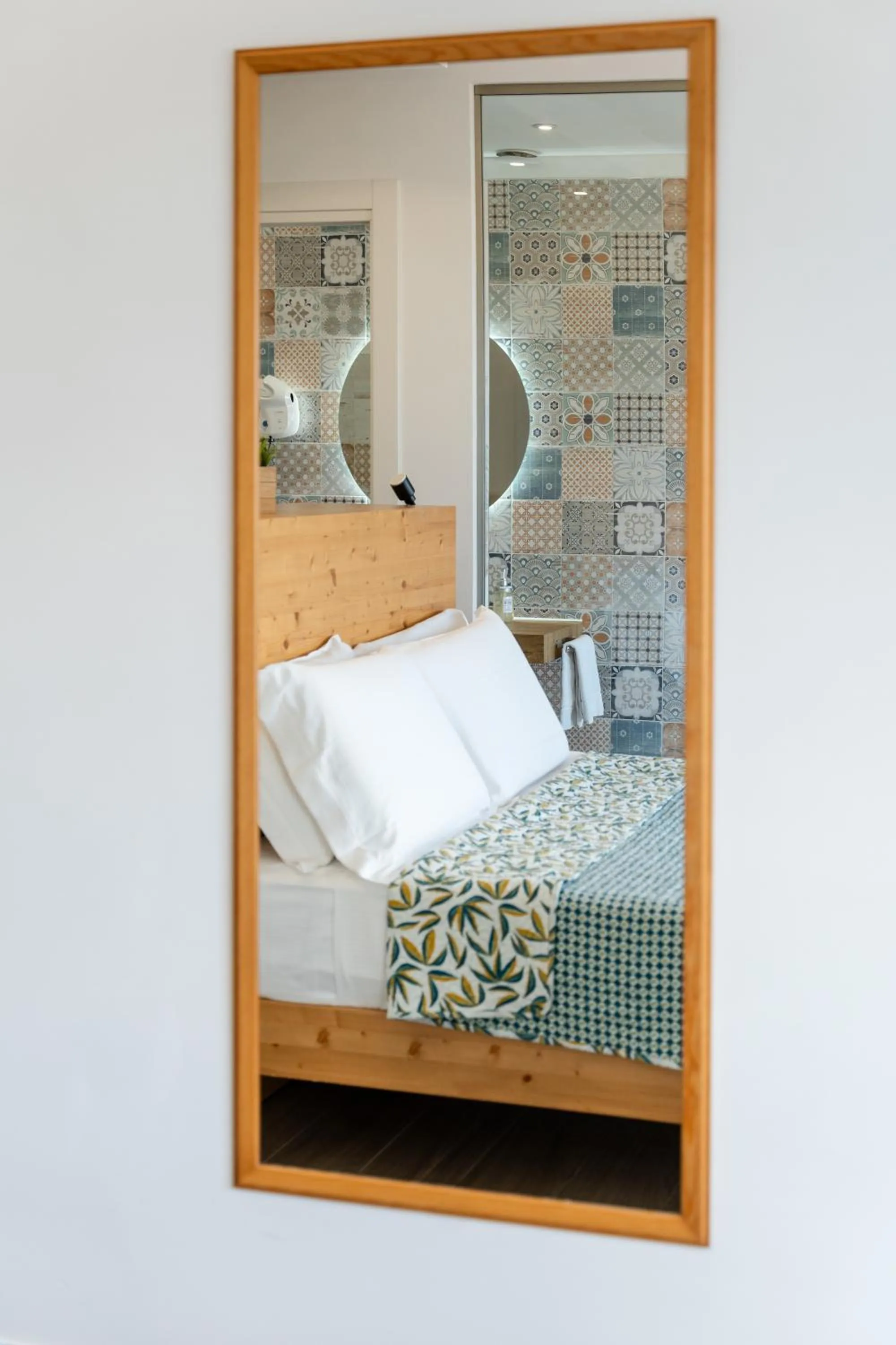 Shower, Bed in Dimora EFFE - Eco B&B