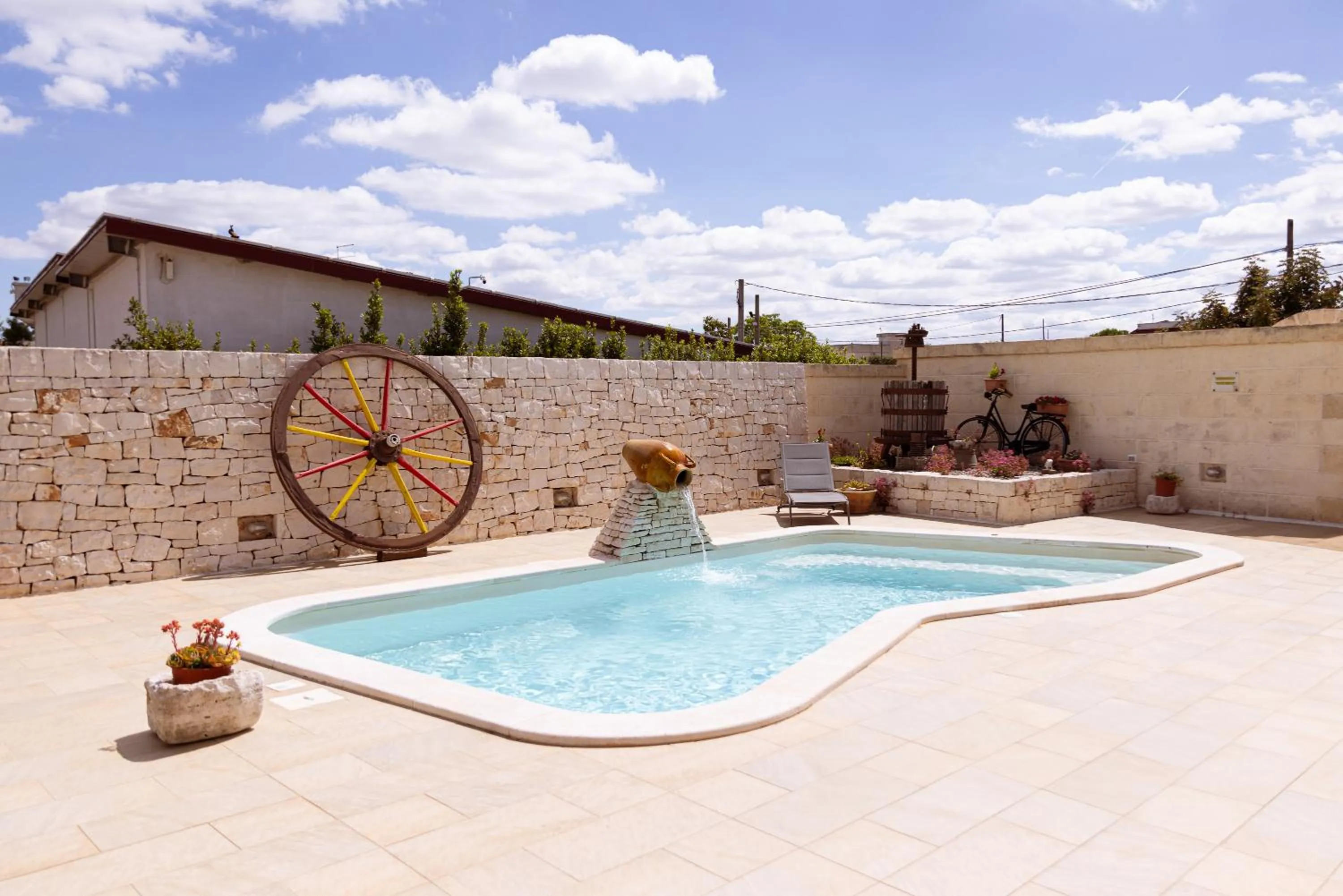 Swimming pool in Quei Trulli Divini