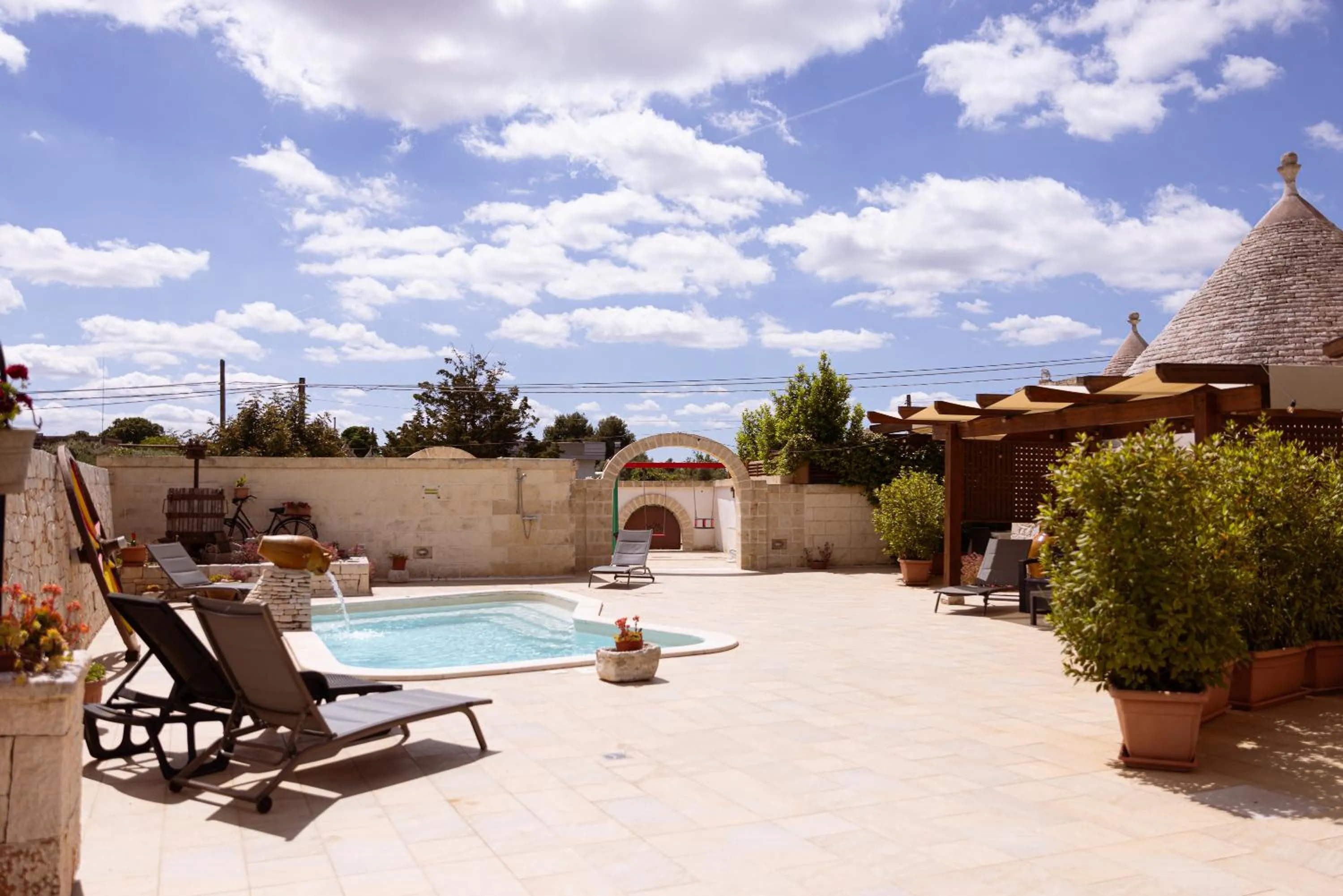 Swimming pool in Quei Trulli Divini