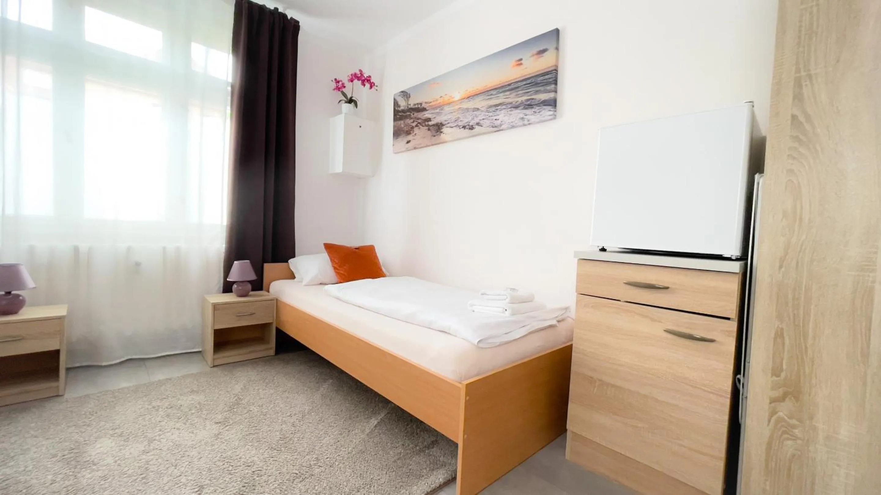 Bedroom, Bed in MOTEL DARIA Hennigsdorf Berlin