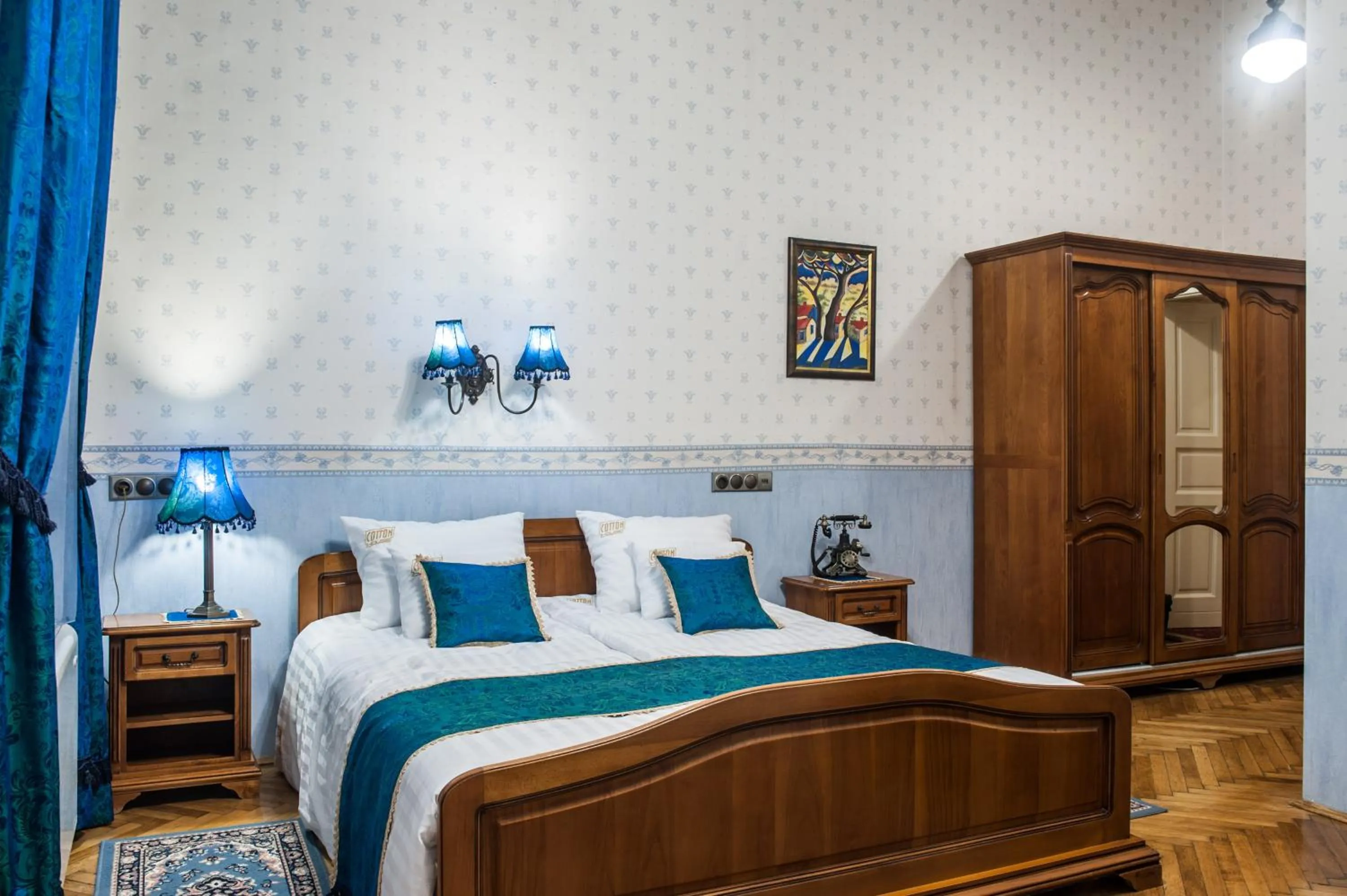 Photo of the whole room, Bed in Cotton House Budapest